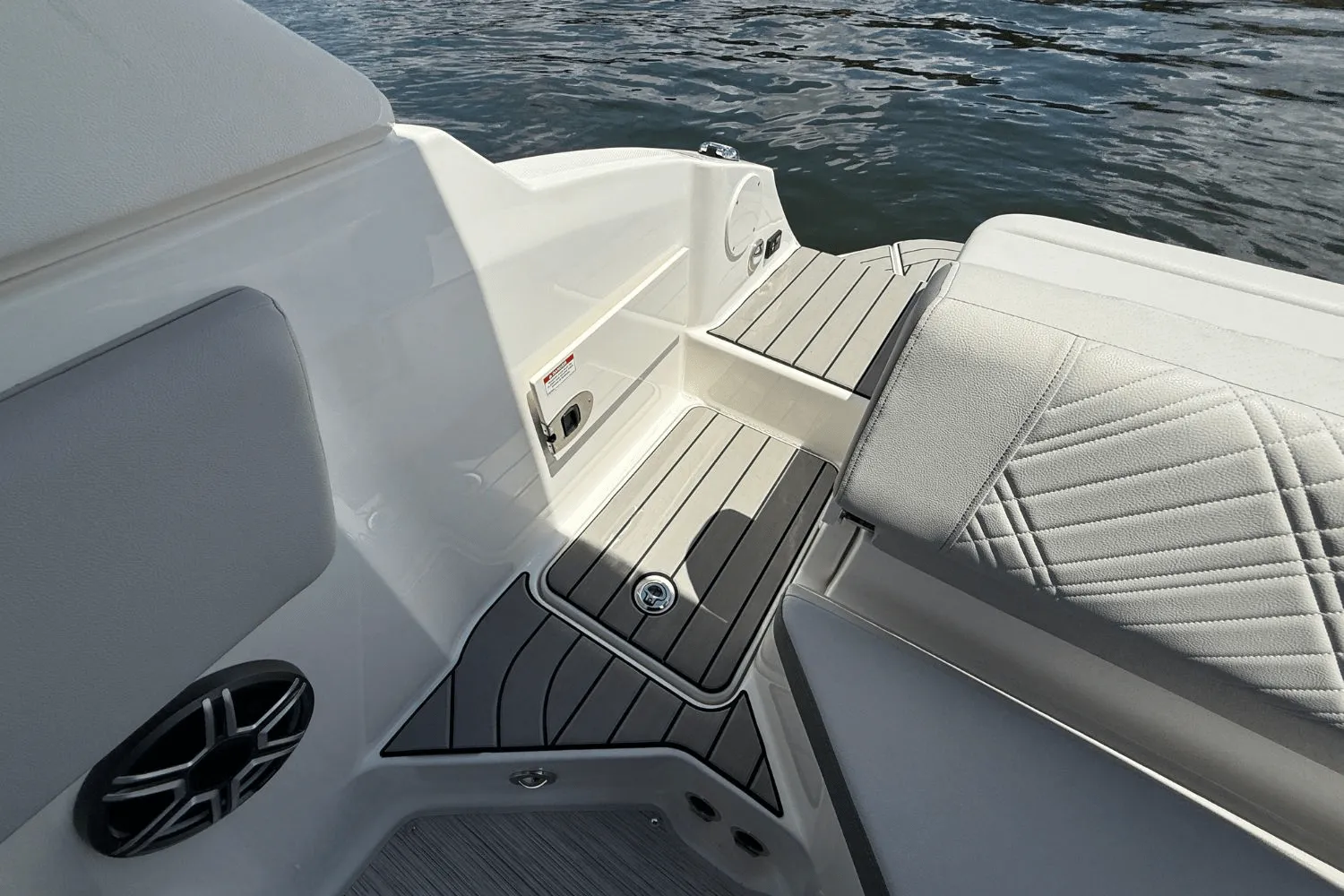 2026 Sea Ray SDX 230 Image Thumbnail #9