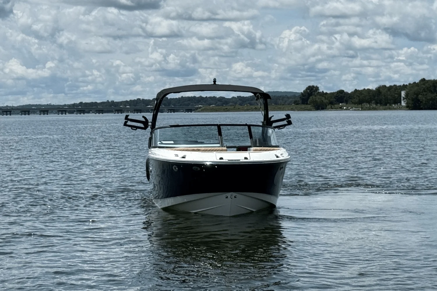 2026 Sea Ray SDX 230 Surf Image Thumbnail #3