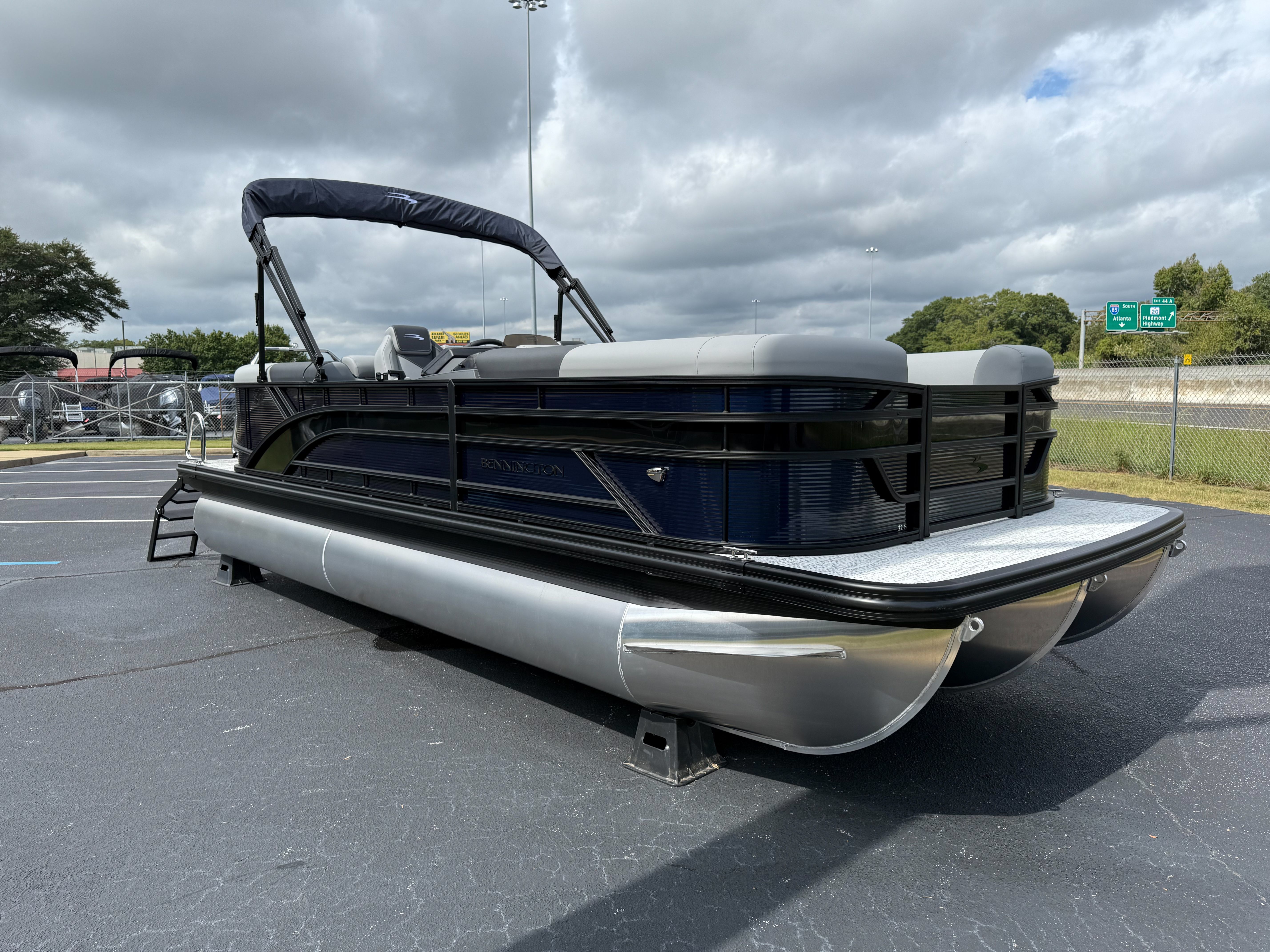 2026 Bennington 22SSR Image Thumbnail #3