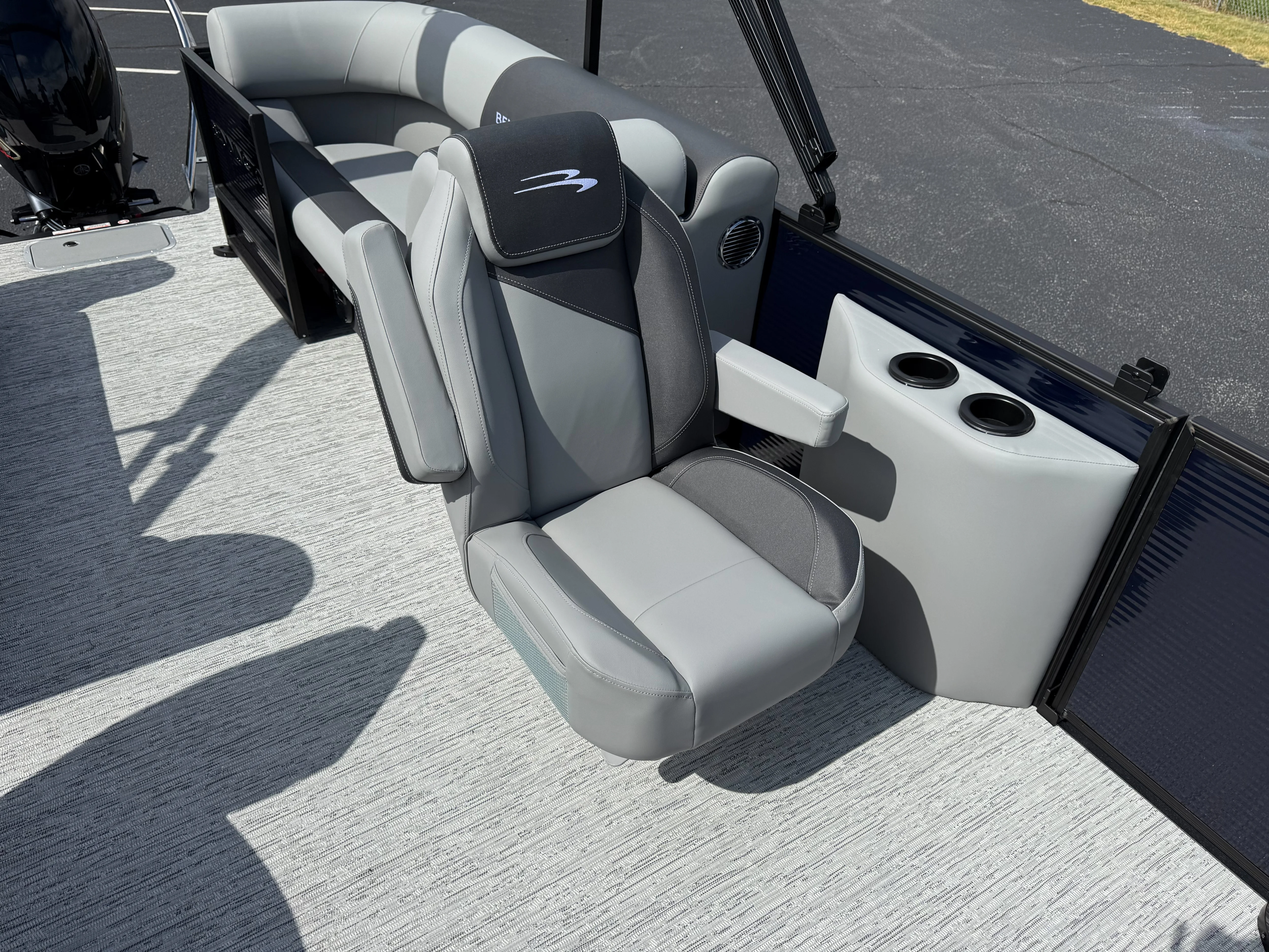 2026 Bennington 22SSR Image Thumbnail #10