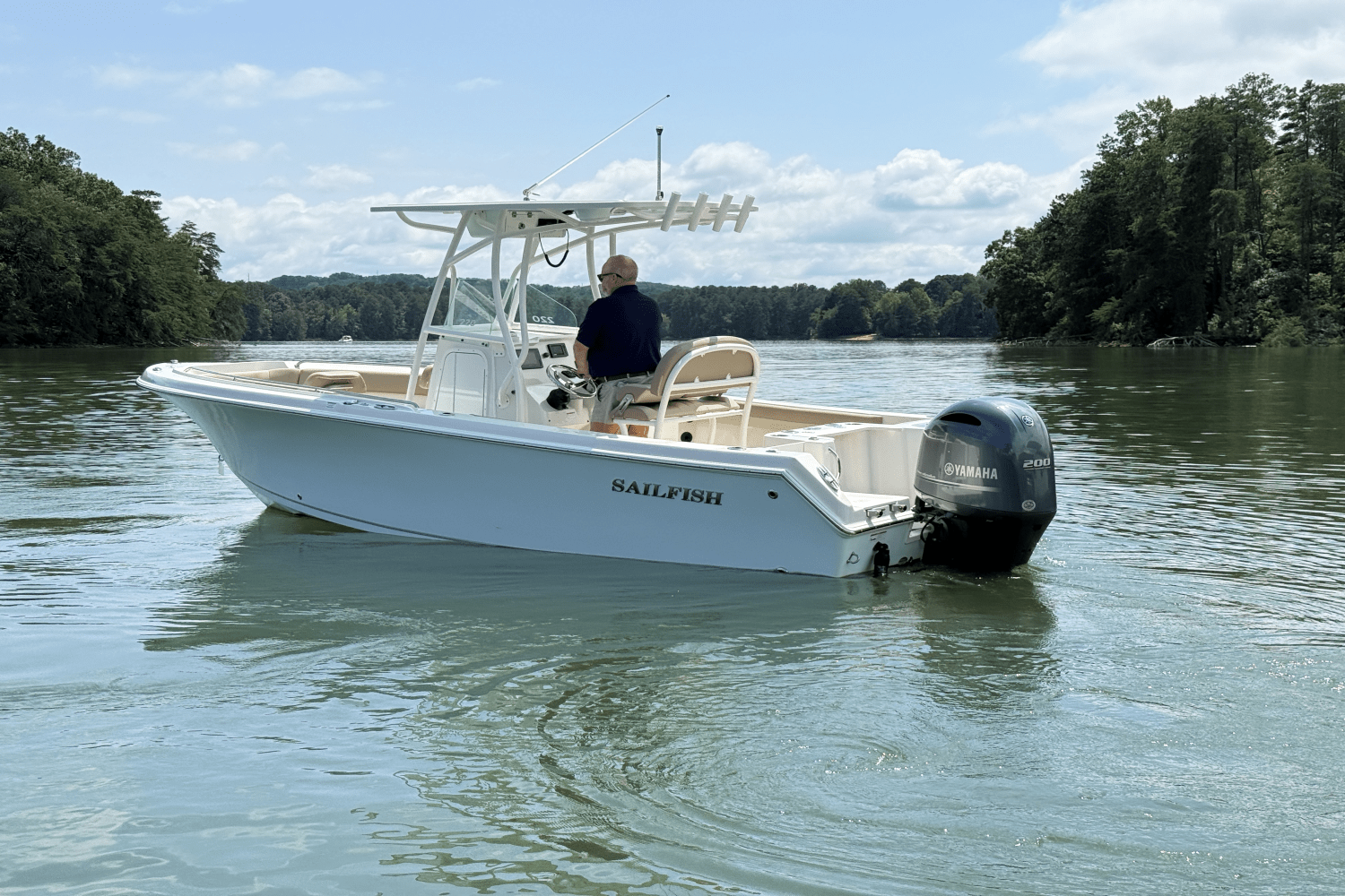 2021 Sailfish 220 CC Image Thumbnail #3