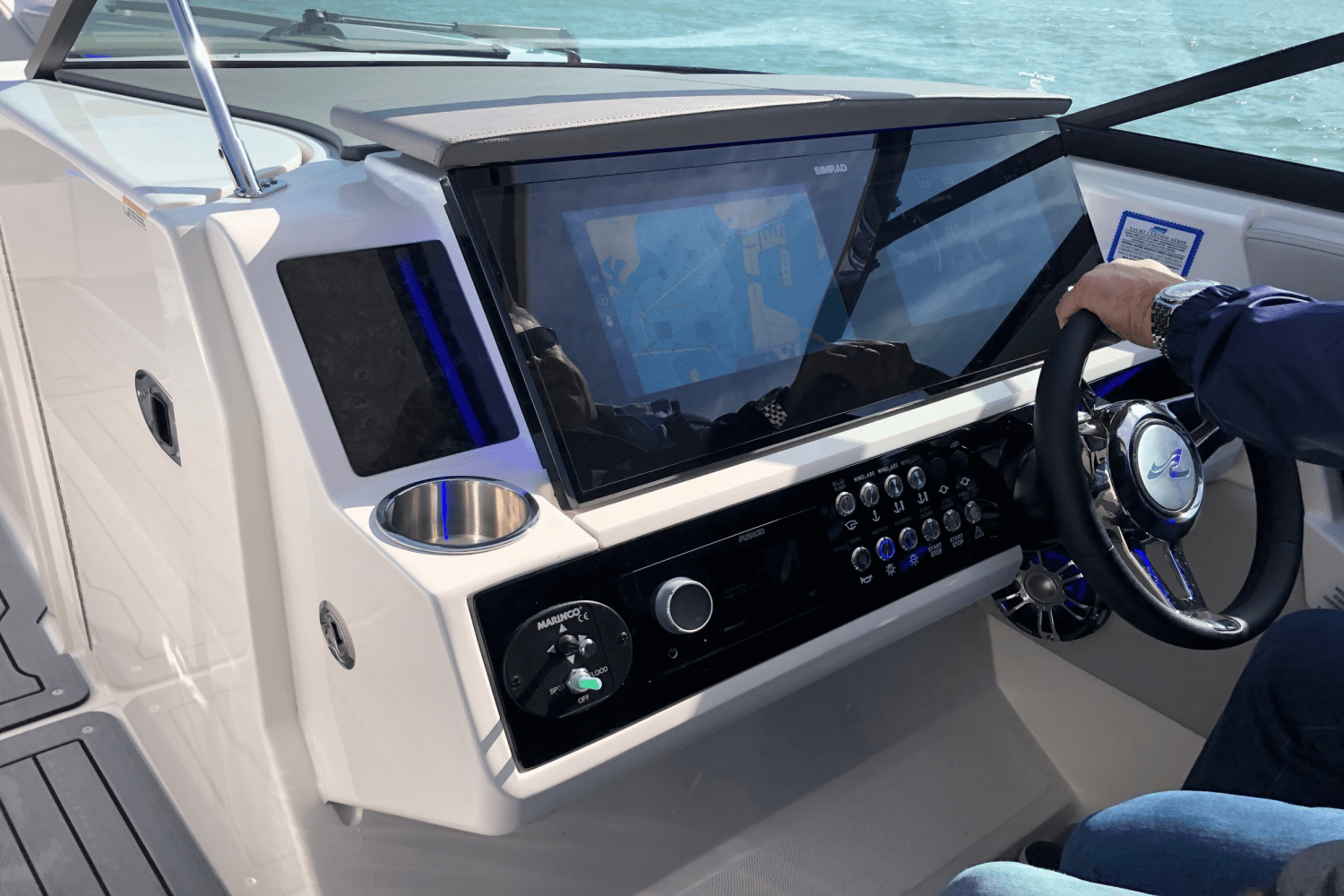 2020 Sea Ray 350 SLX OB Image Thumbnail #3