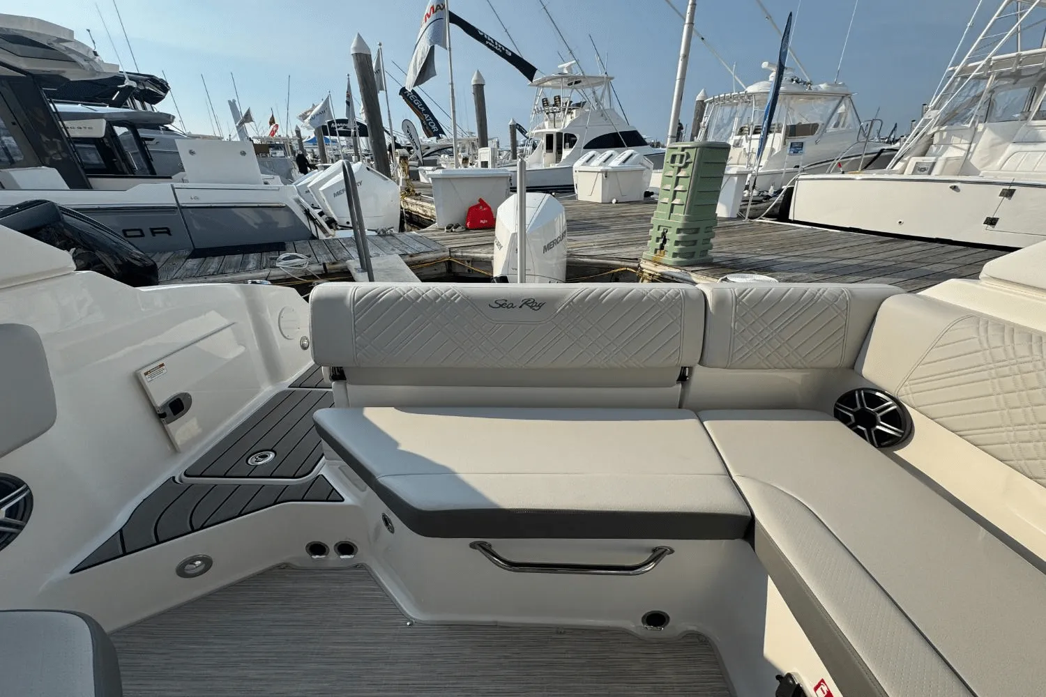 2026 Sea Ray SDX 230 Outboard Image Thumbnail #15