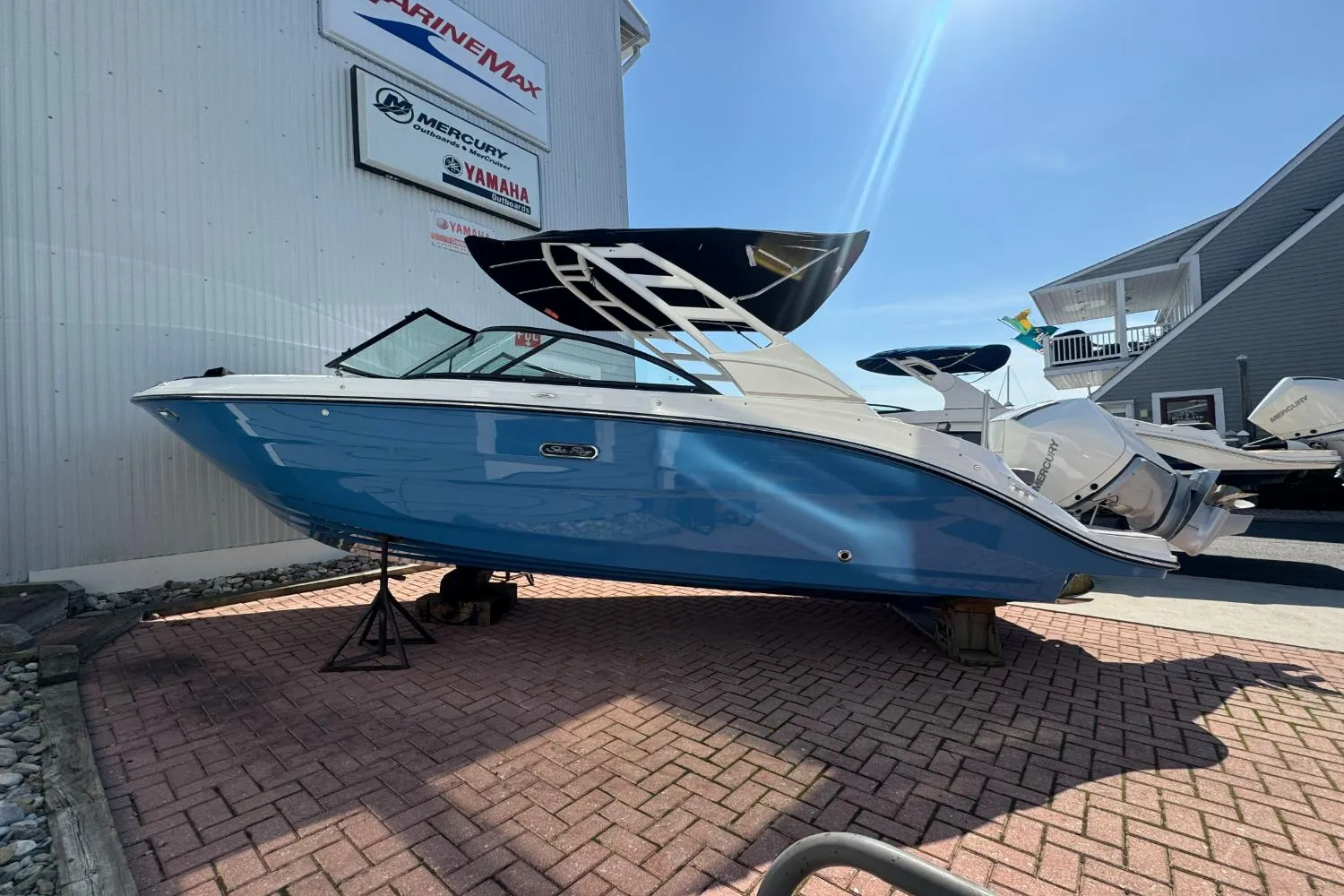 2026 Sea Ray SDX 230 Outboard Image Thumbnail #7