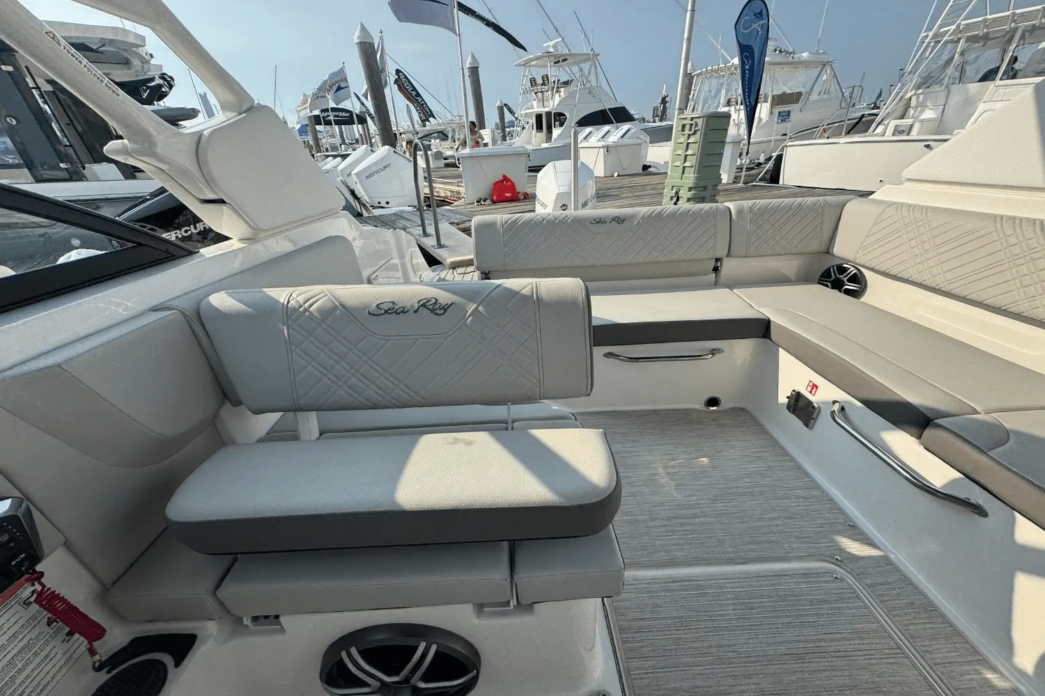 2026 Sea Ray SDX 230 Outboard Image Thumbnail #23