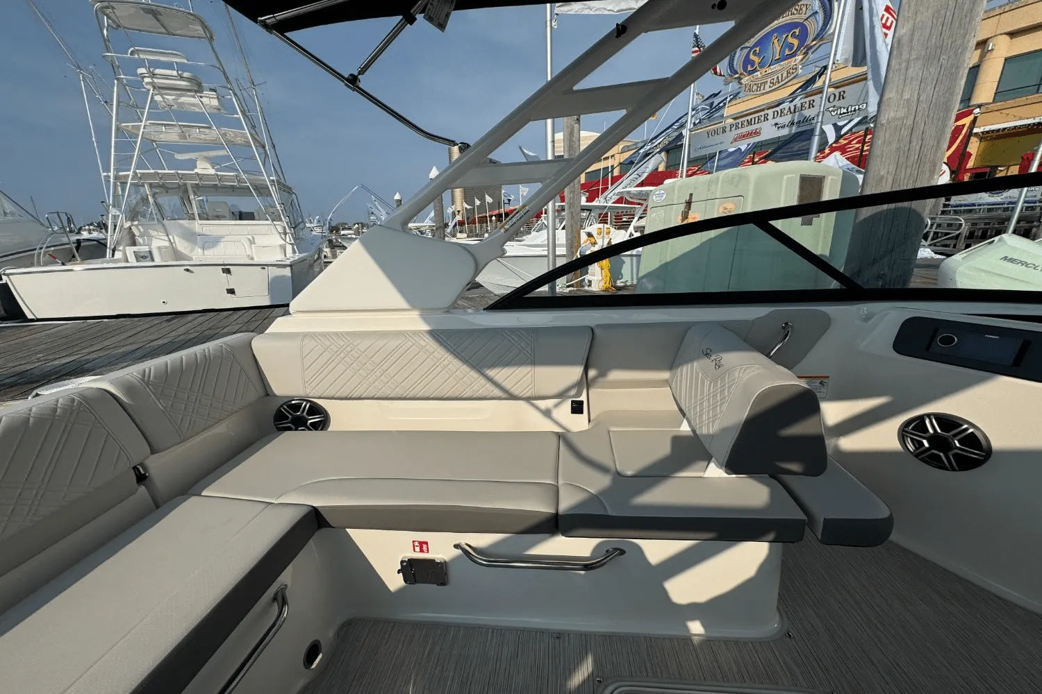 2026 Sea Ray SDX 230 Outboard Image Thumbnail #17