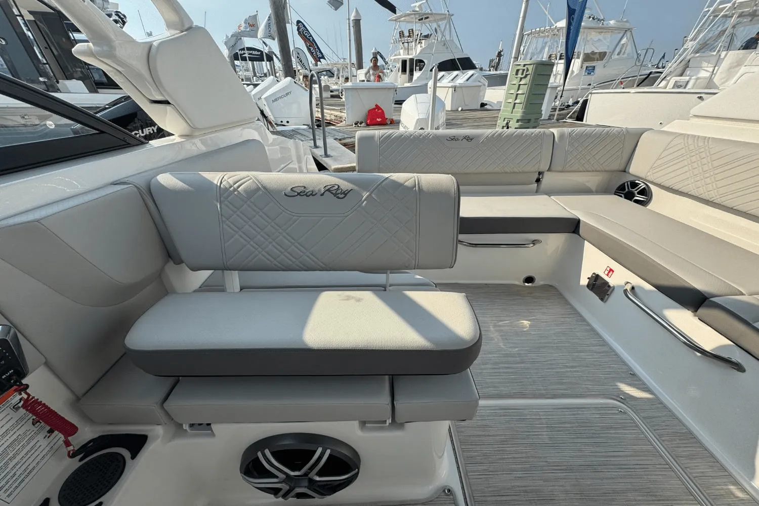 2026 Sea Ray SDX 230 Outboard Image Thumbnail #24