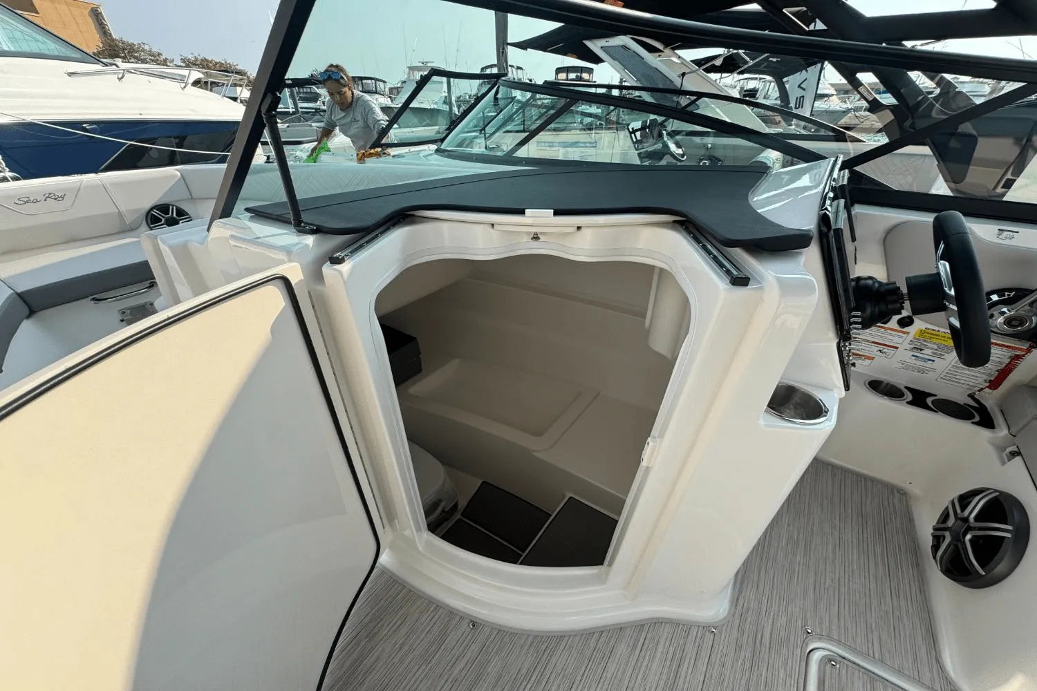 2026 Sea Ray SDX 230 Outboard Image Thumbnail #30