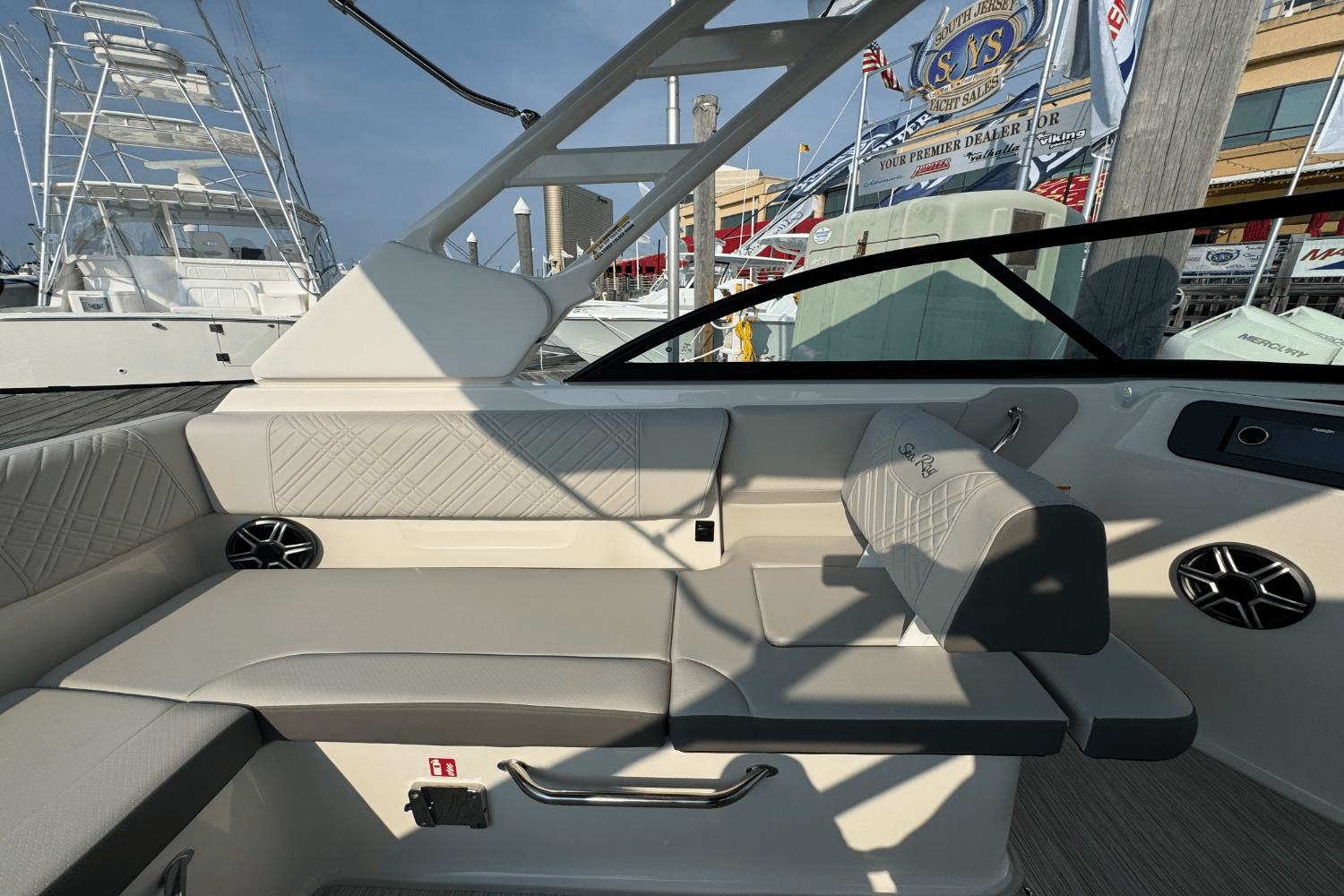 2026 Sea Ray SDX 230 Outboard Image Thumbnail #18