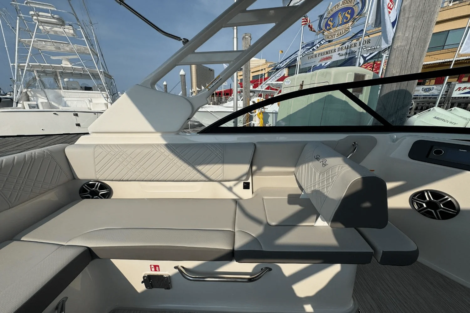 2026 Sea Ray SDX 230 Outboard Image Thumbnail #18