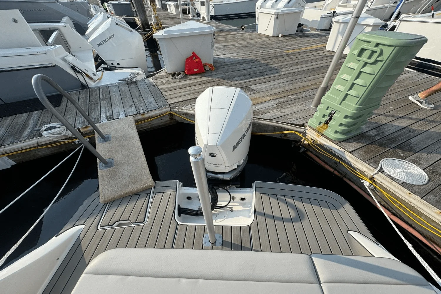 2026 Sea Ray SDX 230 Outboard Image Thumbnail #9