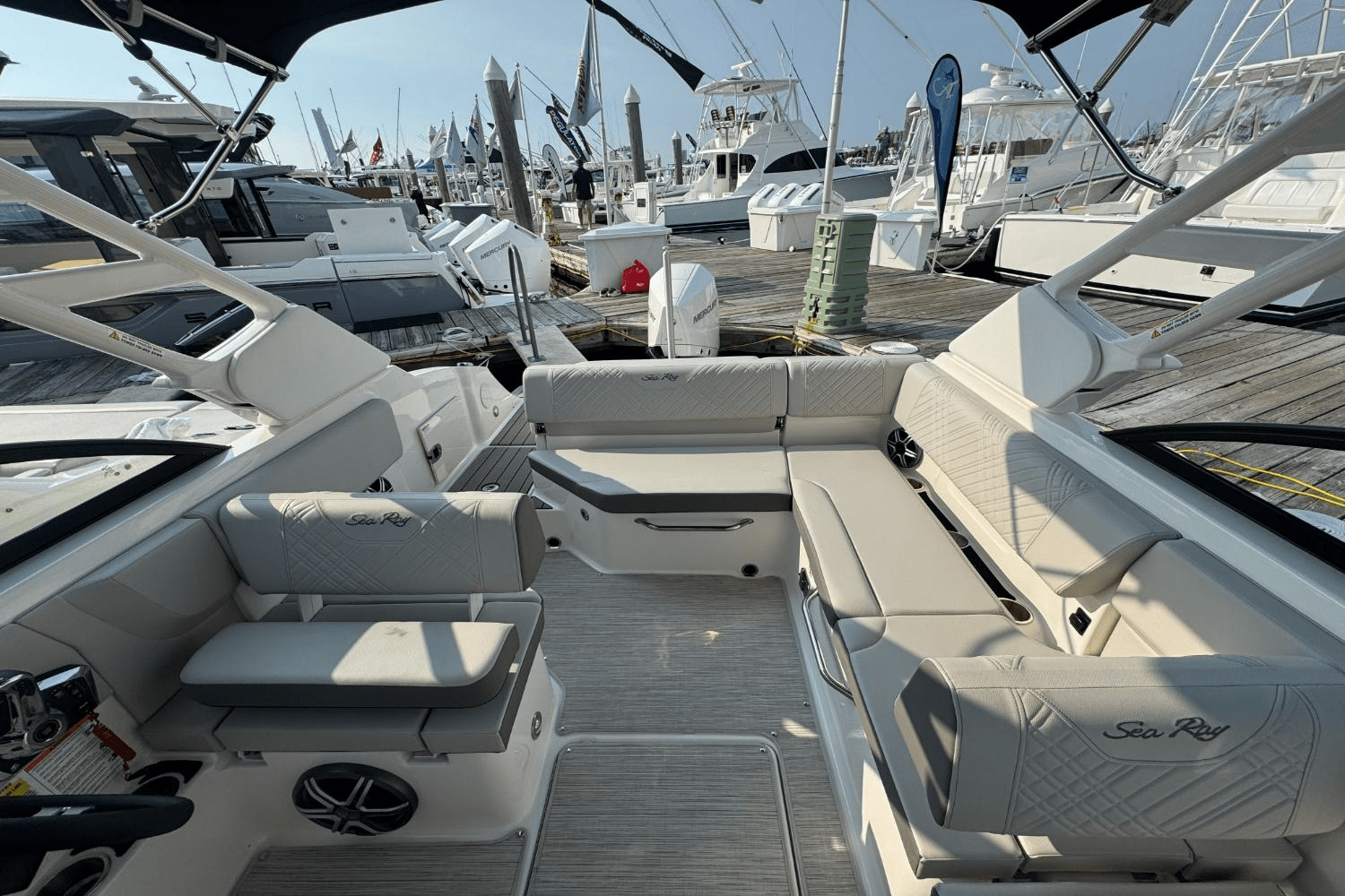 2026 Sea Ray SDX 230 Outboard Image Thumbnail #12