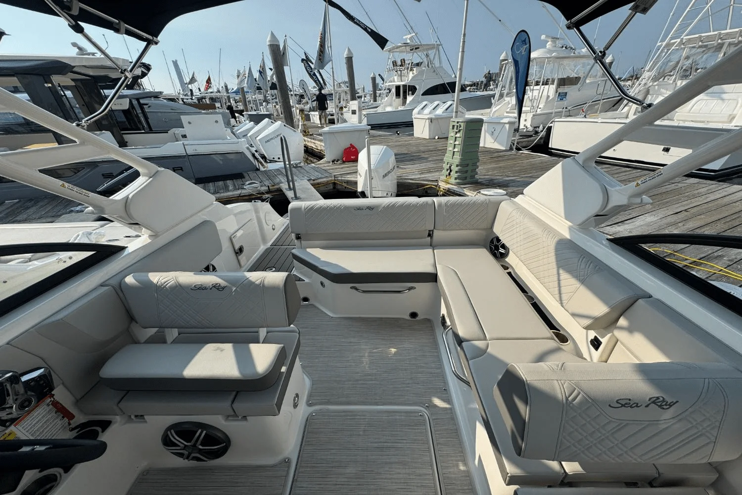 2026 Sea Ray SDX 230 Outboard Image Thumbnail #12