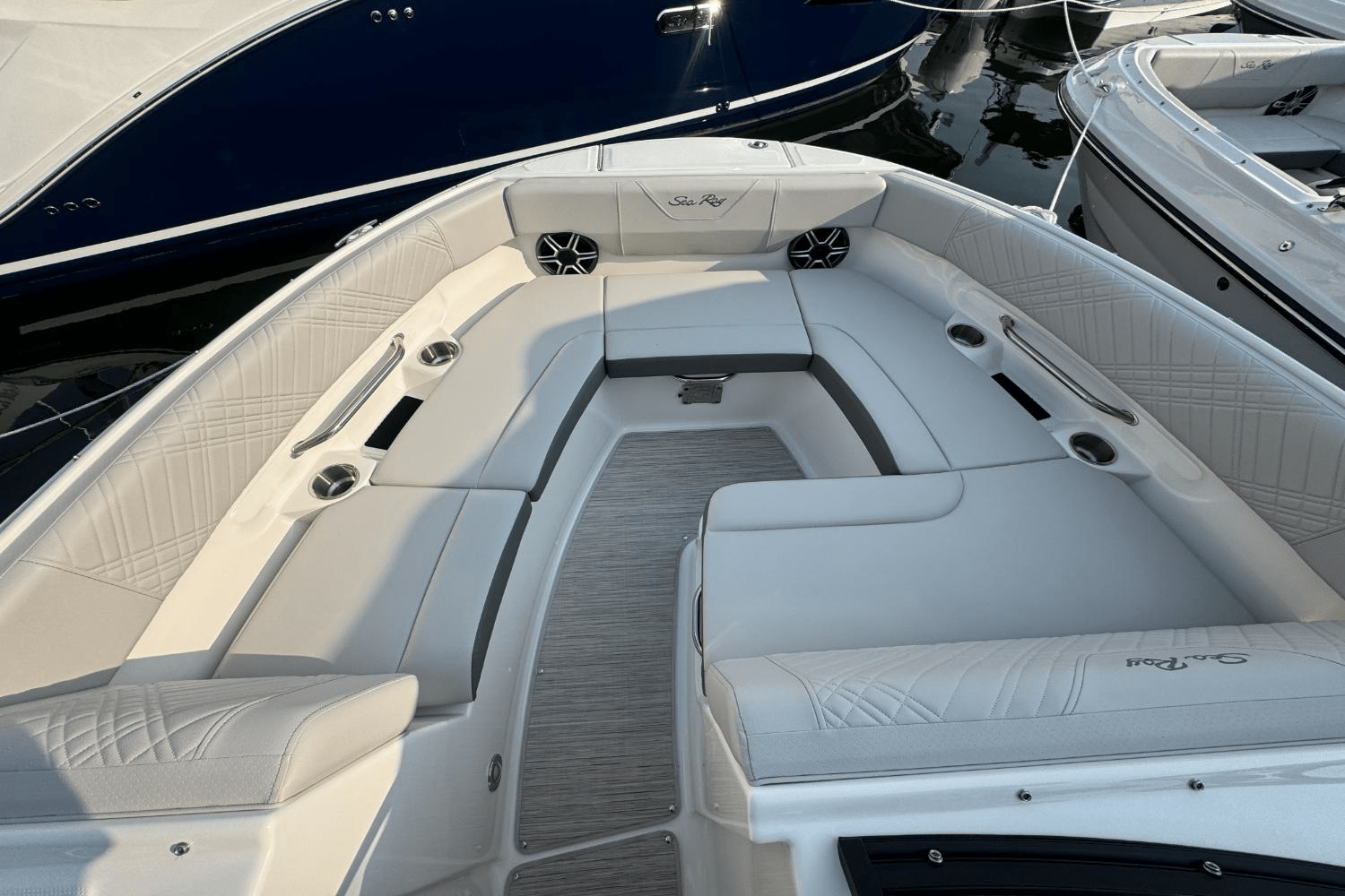 2026 Sea Ray SDX 230 Outboard Image Thumbnail #35