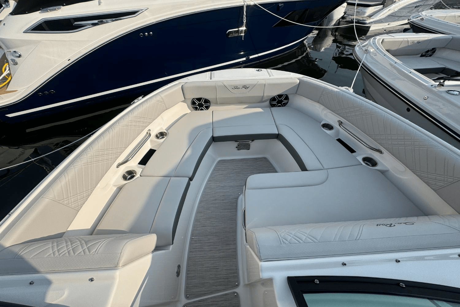 2026 Sea Ray SDX 230 Outboard Image Thumbnail #34