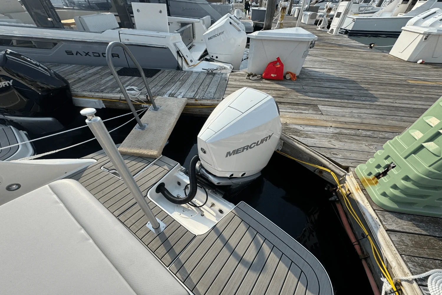 2026 Sea Ray SDX 230 Outboard Image Thumbnail #8