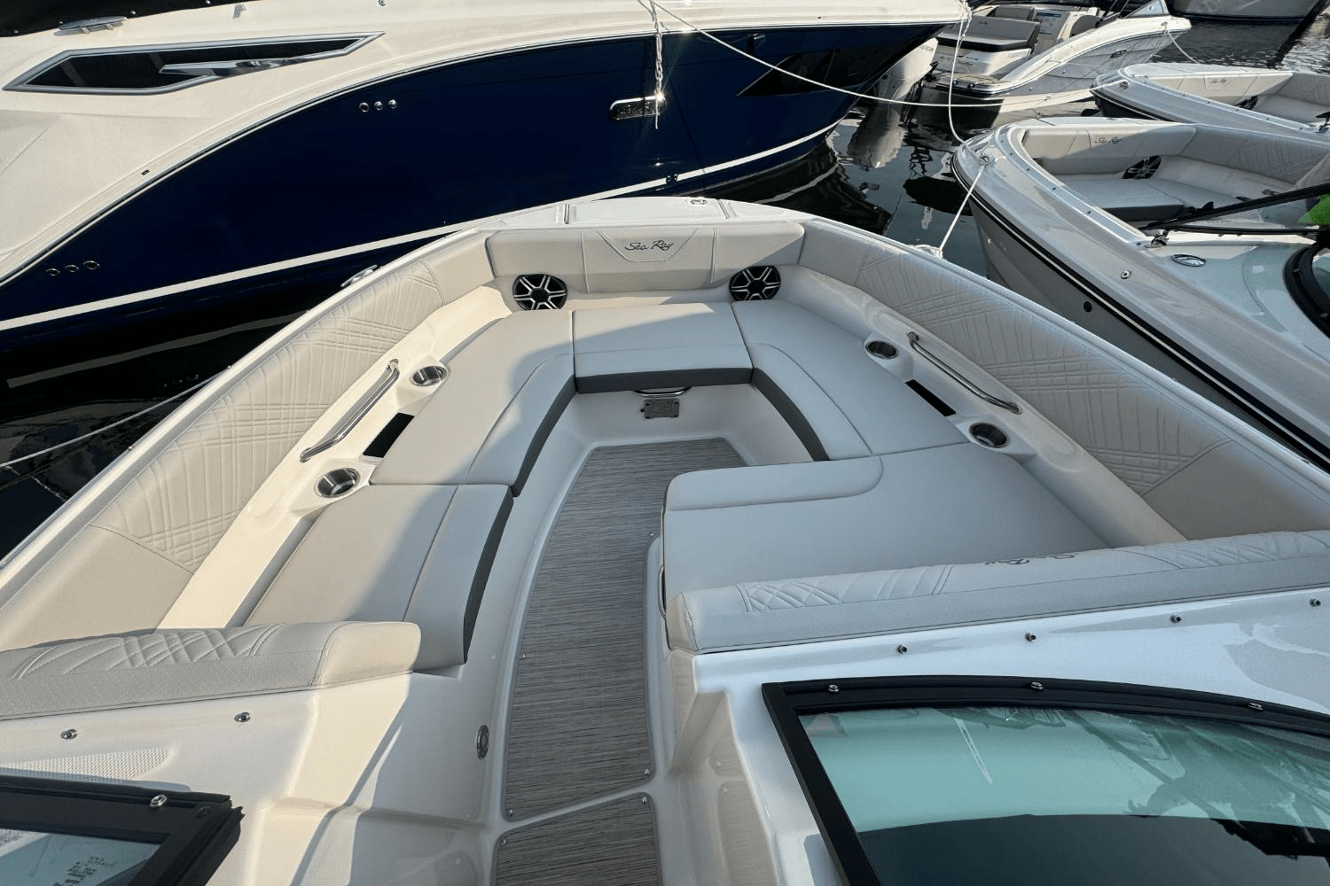 2026 Sea Ray SDX 230 Outboard Image Thumbnail #33