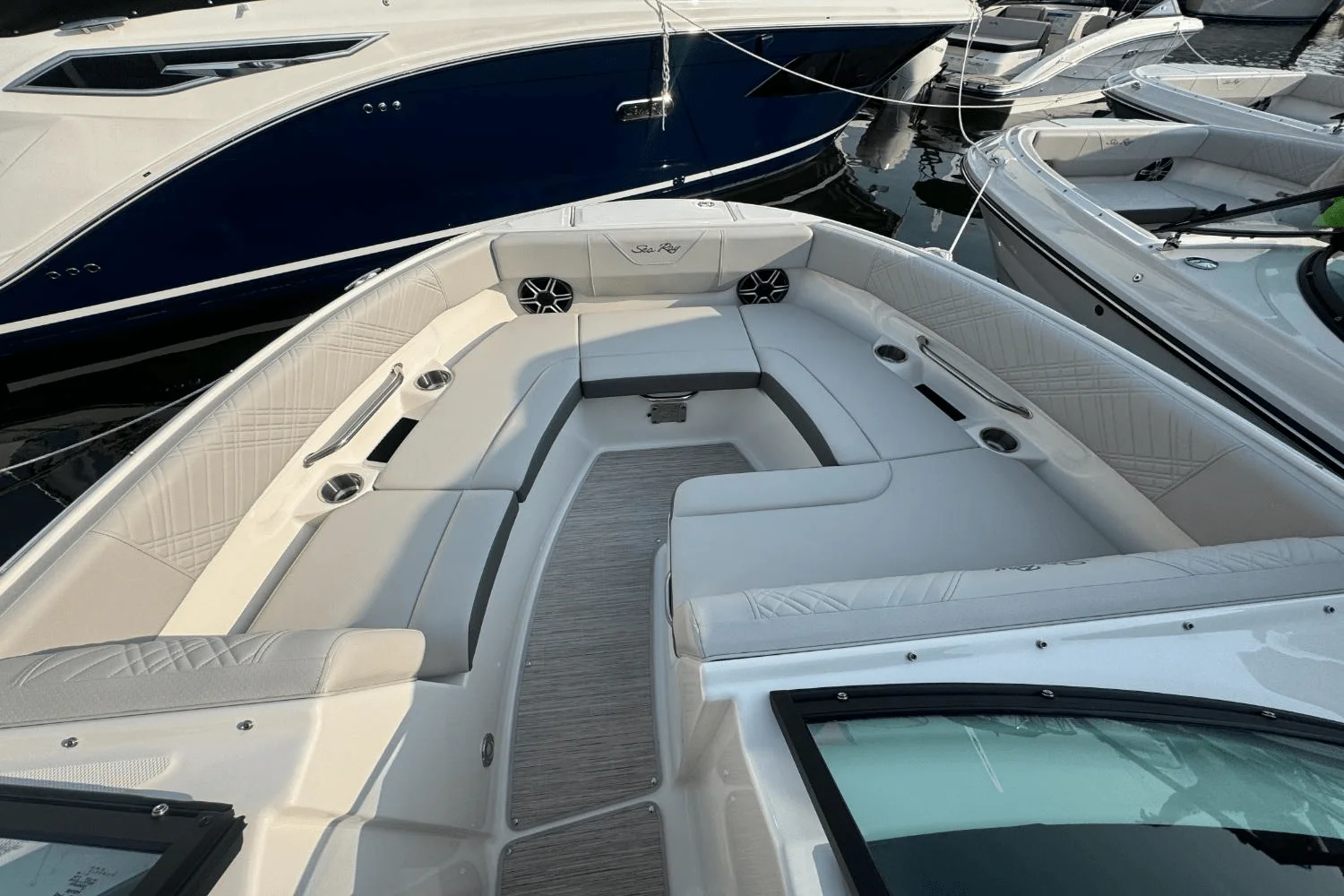 2026 Sea Ray SDX 230 Outboard Image Thumbnail #33