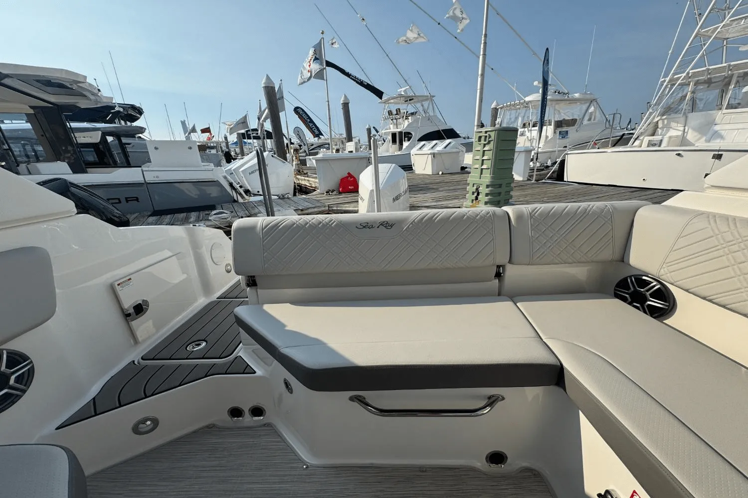 2026 Sea Ray SDX 230 Outboard Image Thumbnail #16