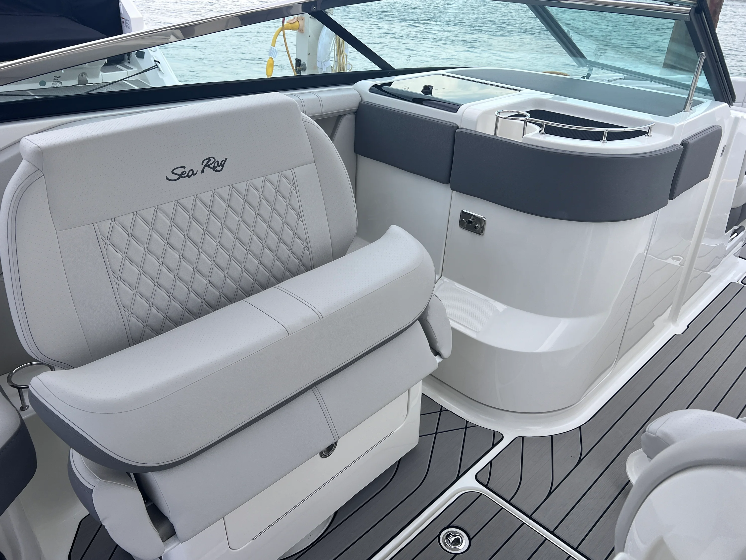 2026 Sea Ray SLX 310 Outboard Image Thumbnail #23