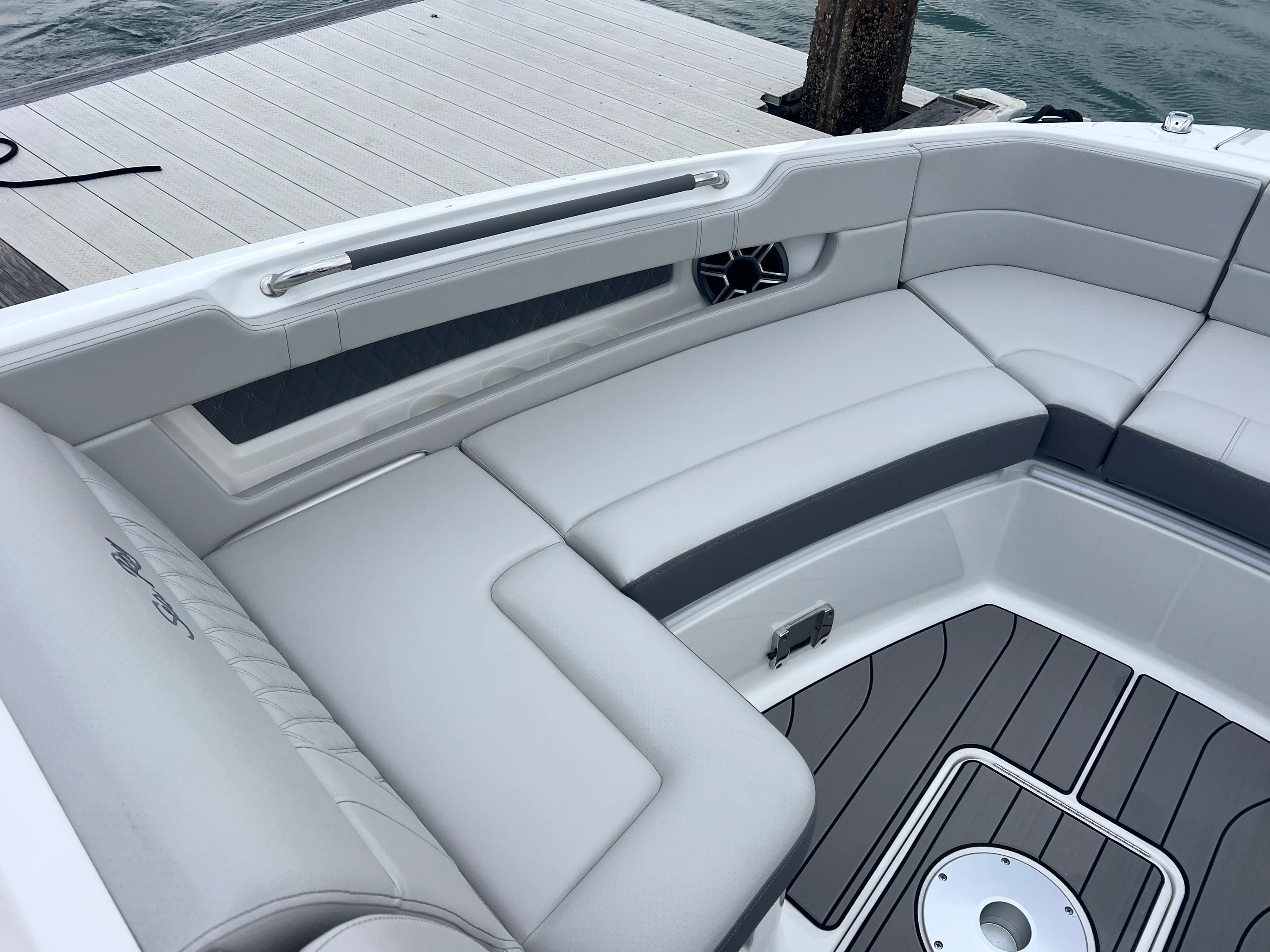 2026 Sea Ray SLX 310 Outboard Image Thumbnail #29