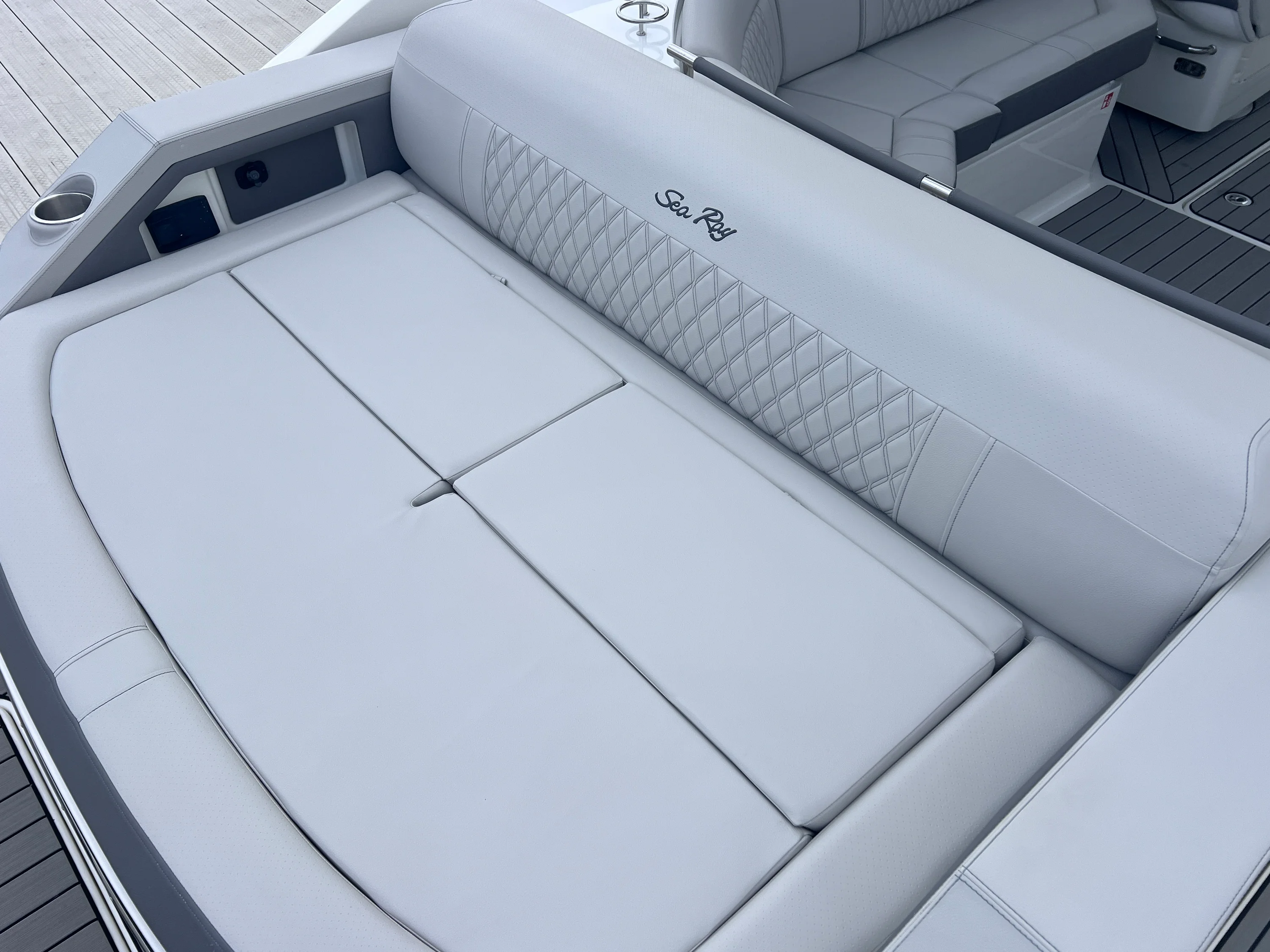 2026 Sea Ray SLX 310 Outboard Image Thumbnail #16