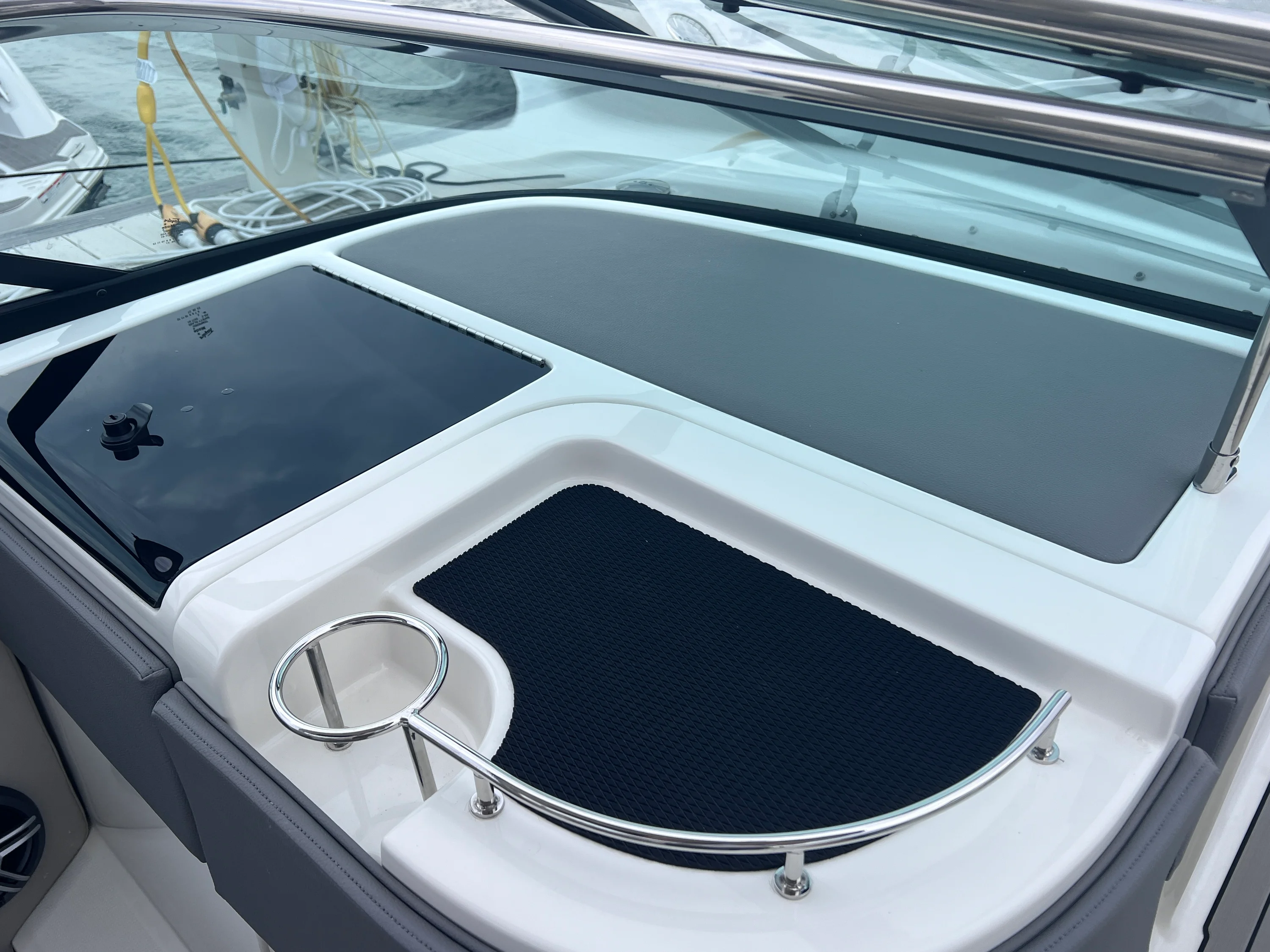 2026 Sea Ray SLX 310 Outboard Image Thumbnail #26