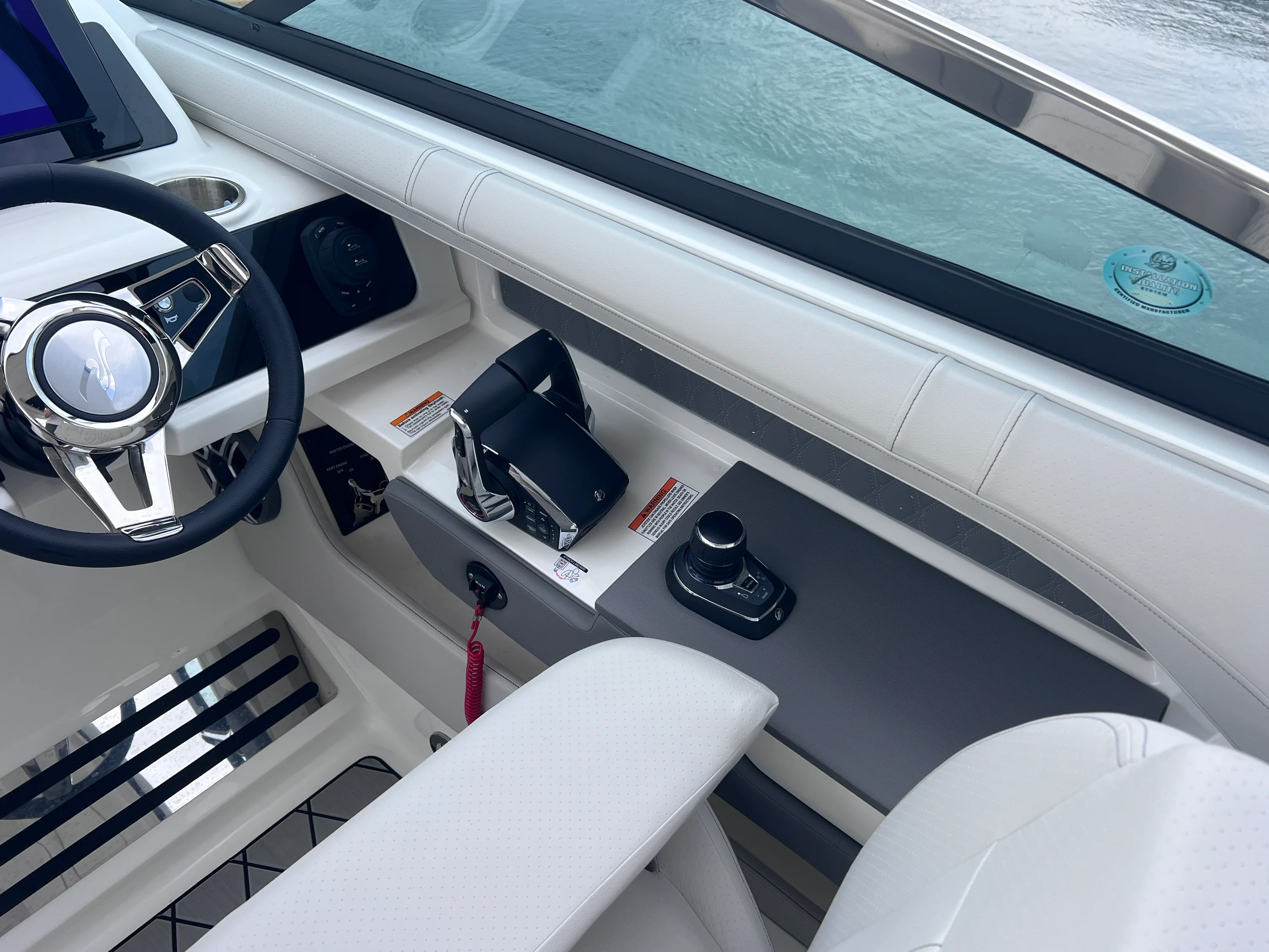 2026 Sea Ray SLX 310 Outboard Image Thumbnail #25