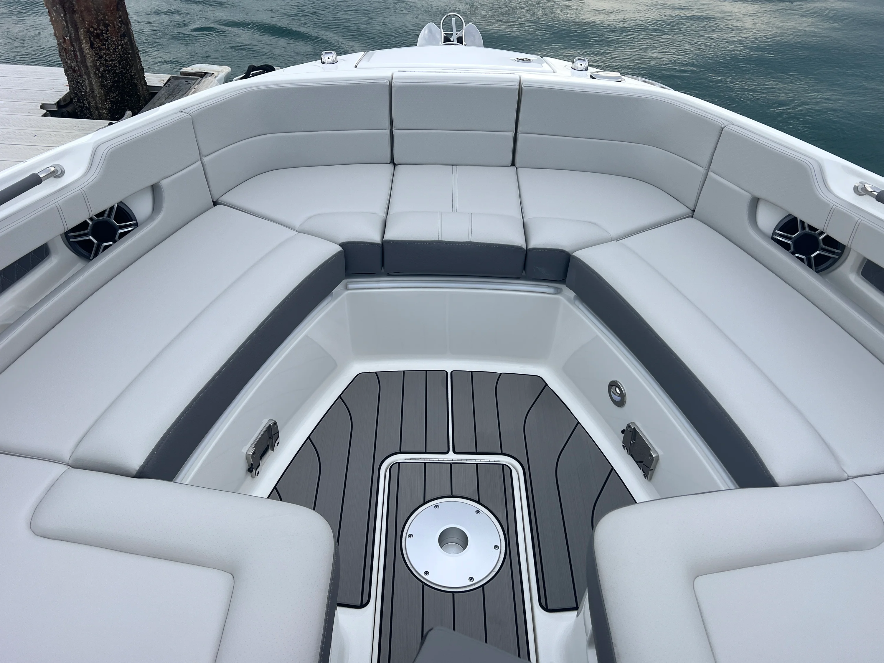 2026 Sea Ray SLX 310 Outboard Image Thumbnail #30