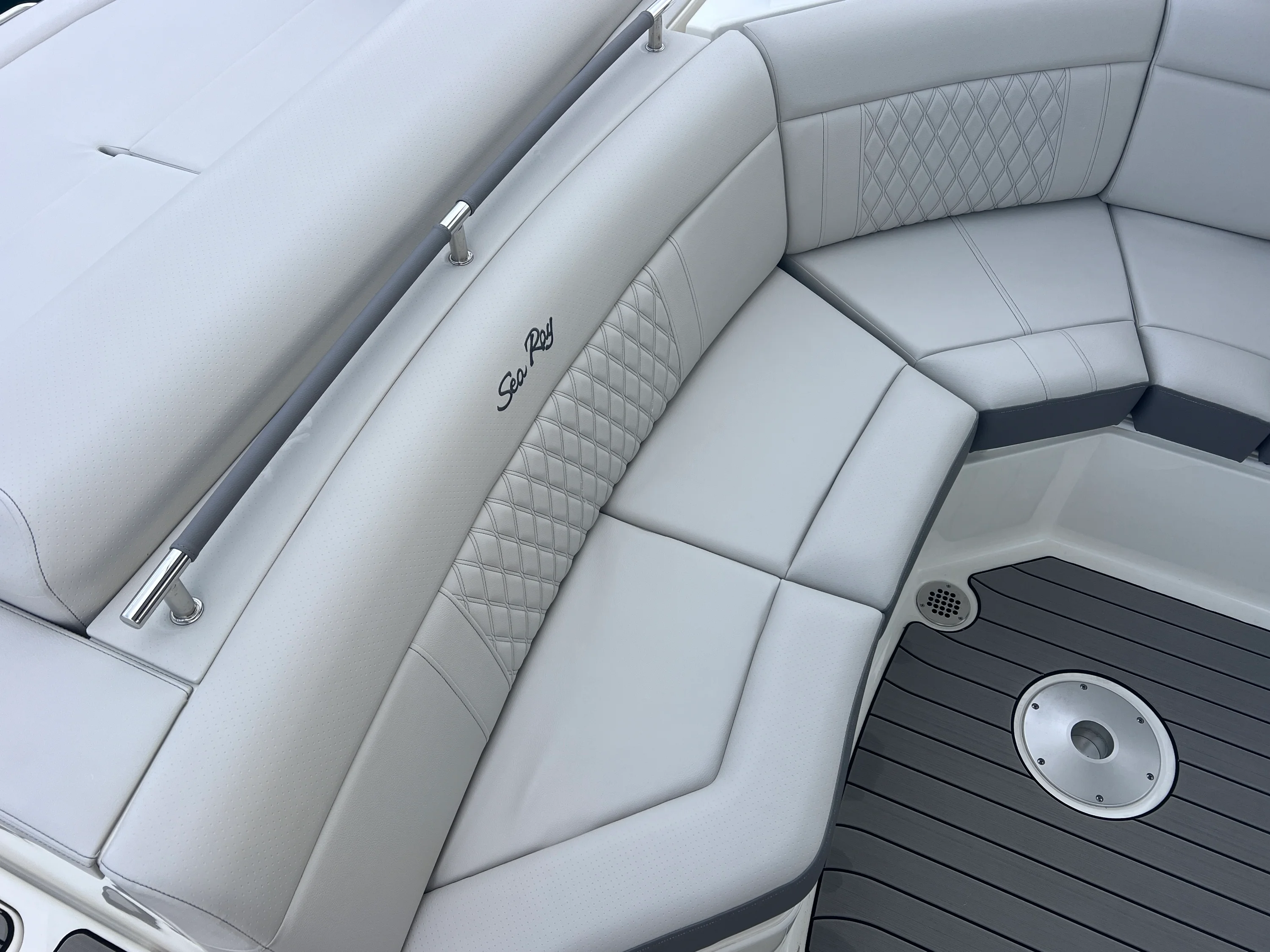 2026 Sea Ray SLX 310 Outboard Image Thumbnail #17