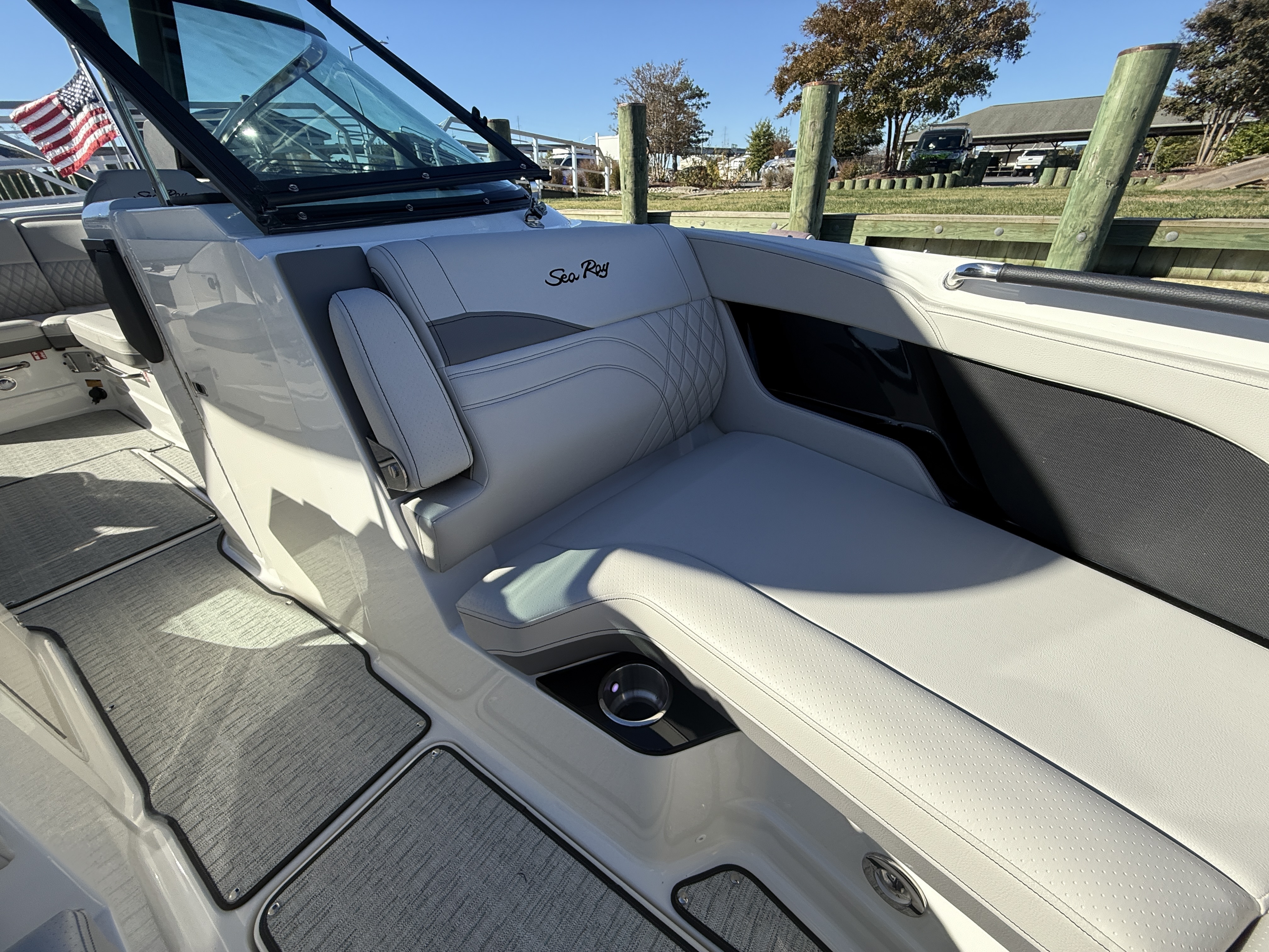 2026 Sea Ray SLX 260 Outboard Image Thumbnail #28