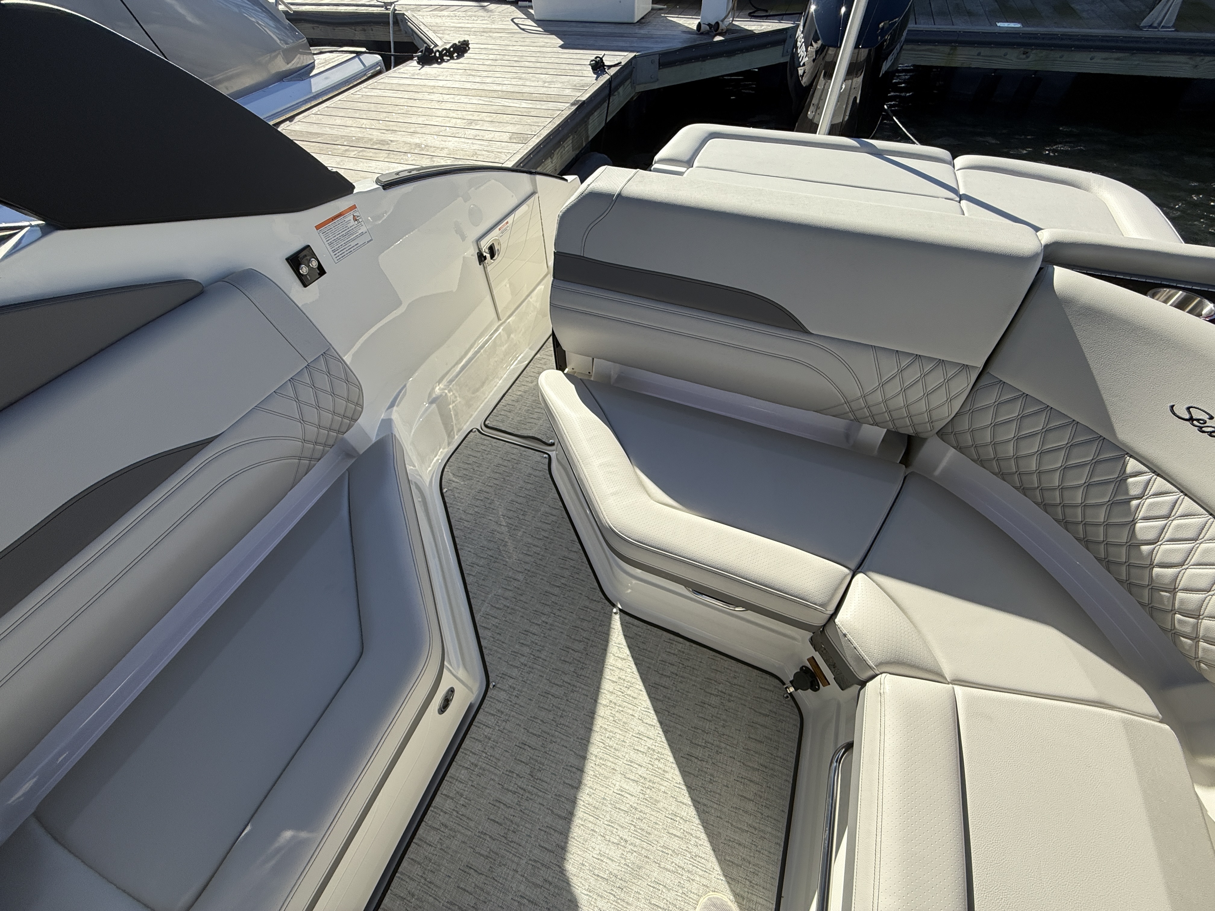 2026 Sea Ray SLX 260 Outboard Image Thumbnail #13