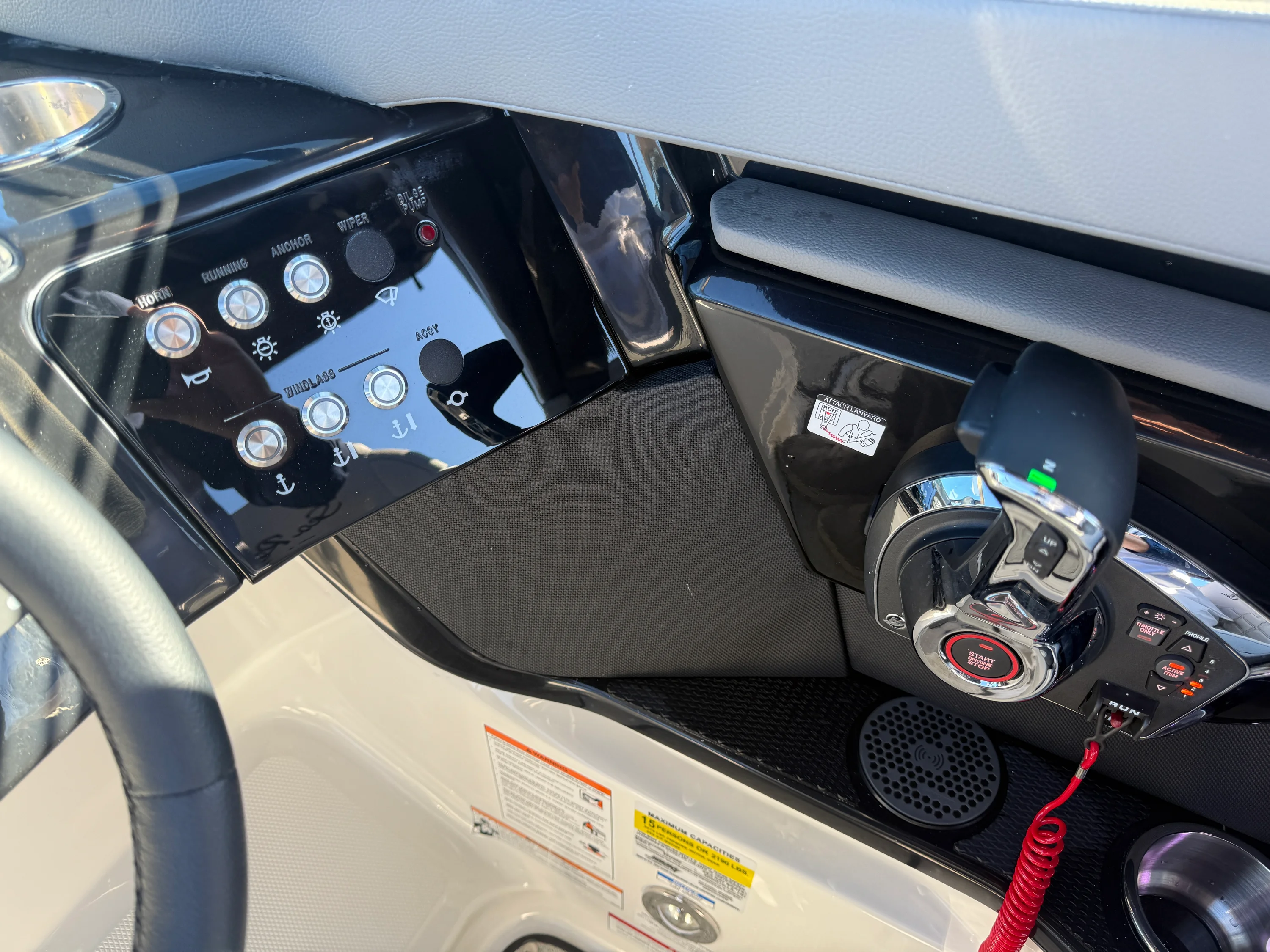 2026 Sea Ray SLX 260 Outboard Image Thumbnail #21