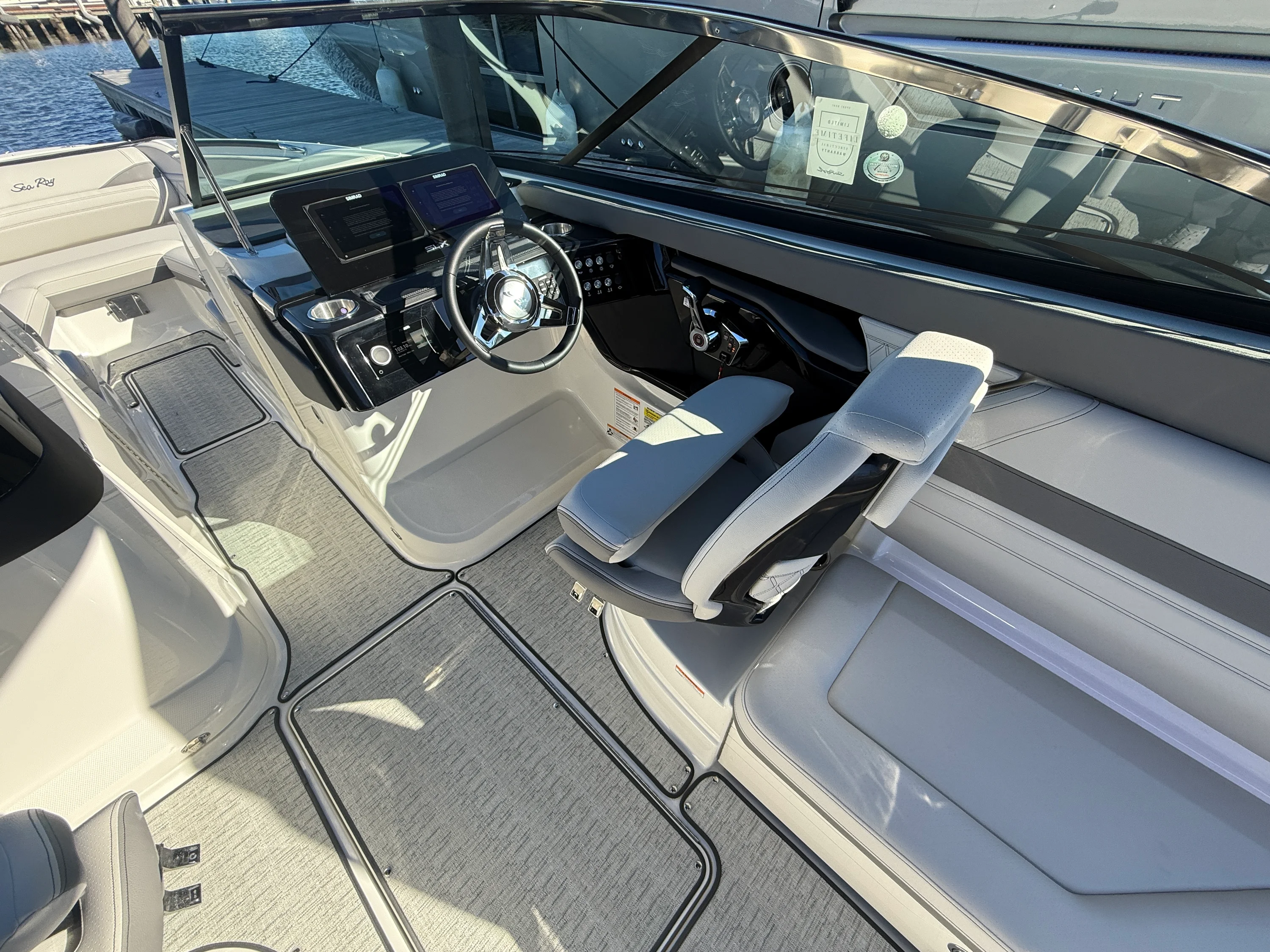 2026 Sea Ray SLX 260 Outboard Image Thumbnail #14