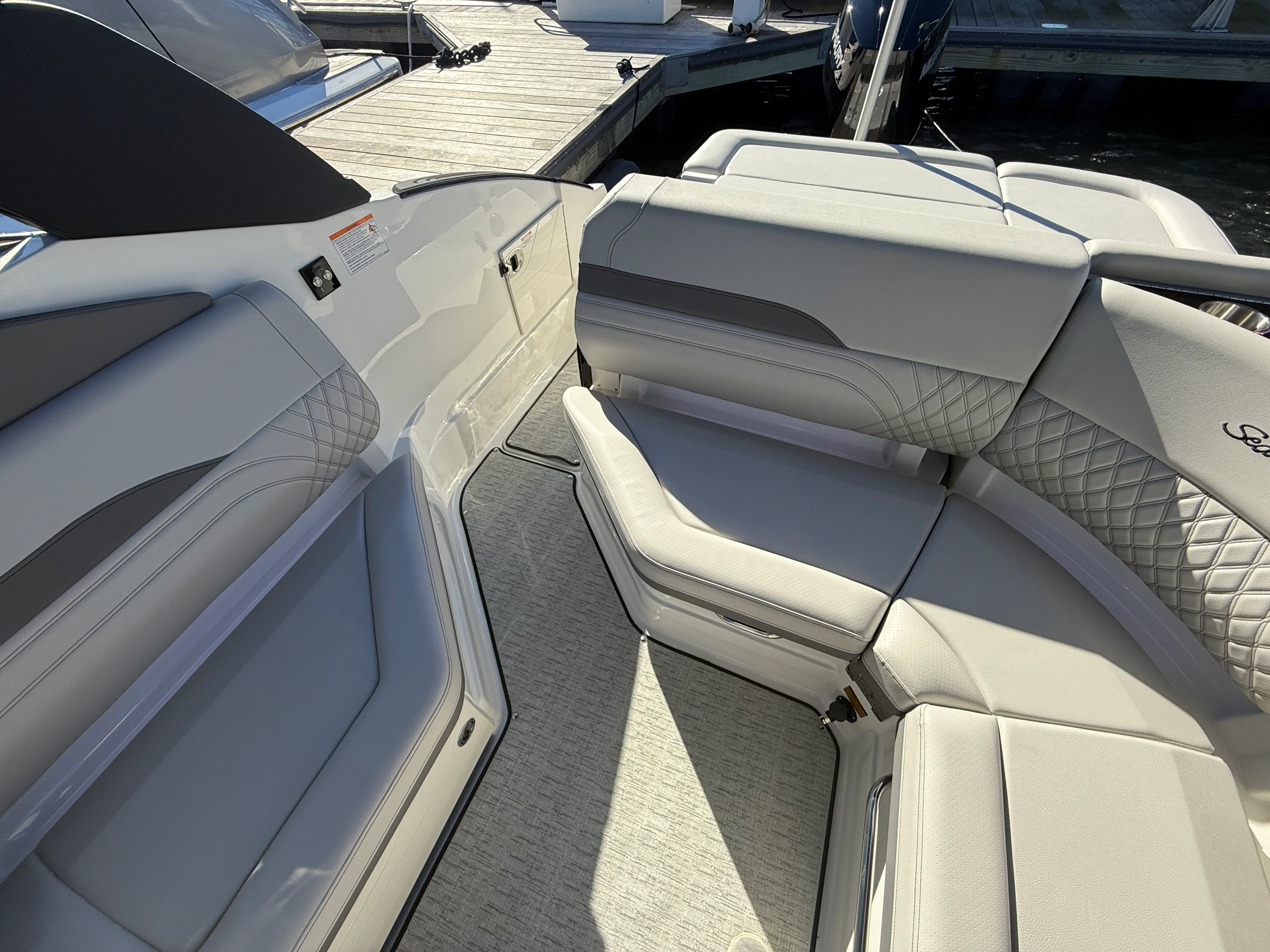 2026 Sea Ray SLX 260 Outboard Image Thumbnail #13