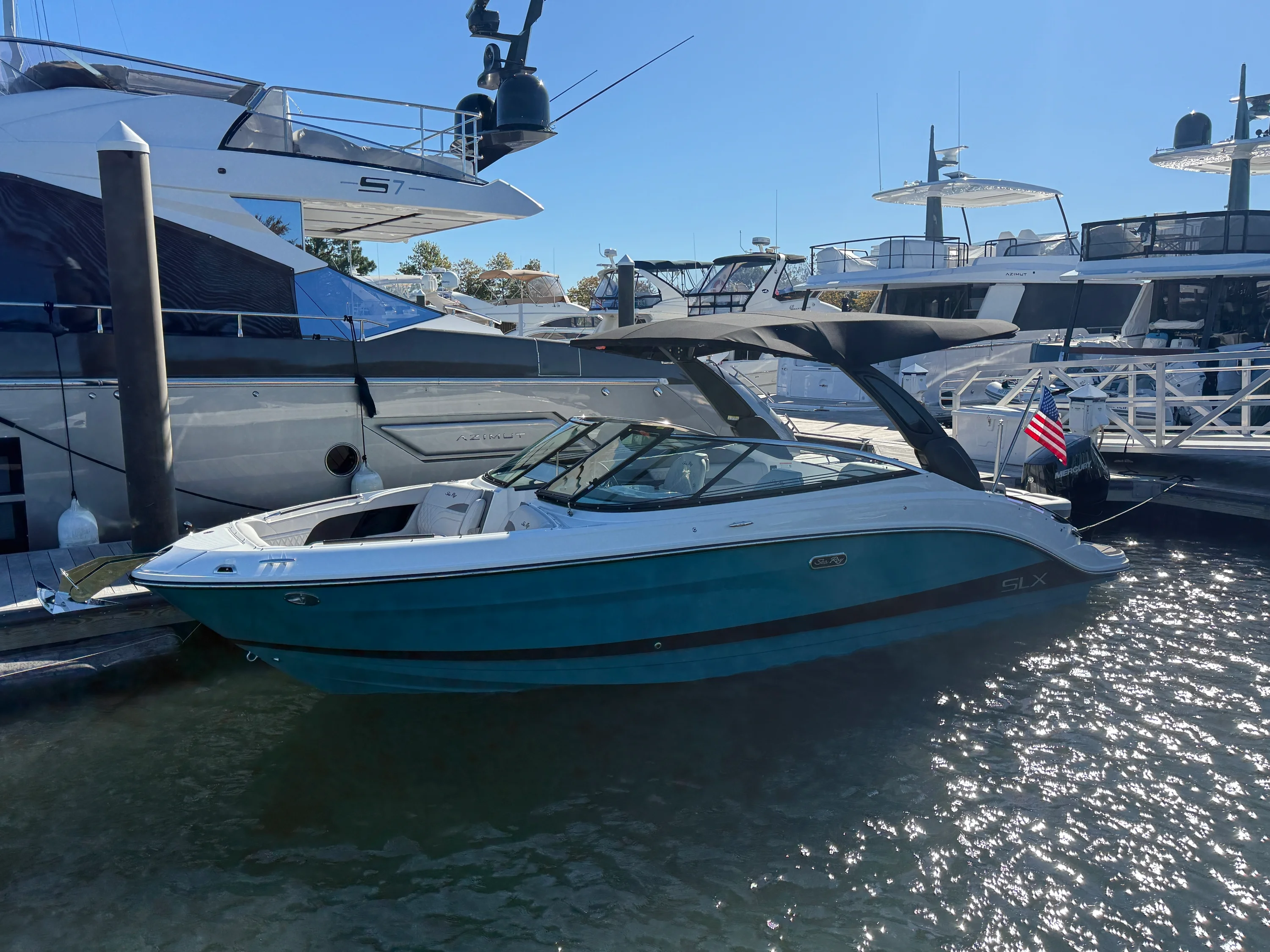 2026 Sea Ray SLX 260 Outboard Image Thumbnail #7