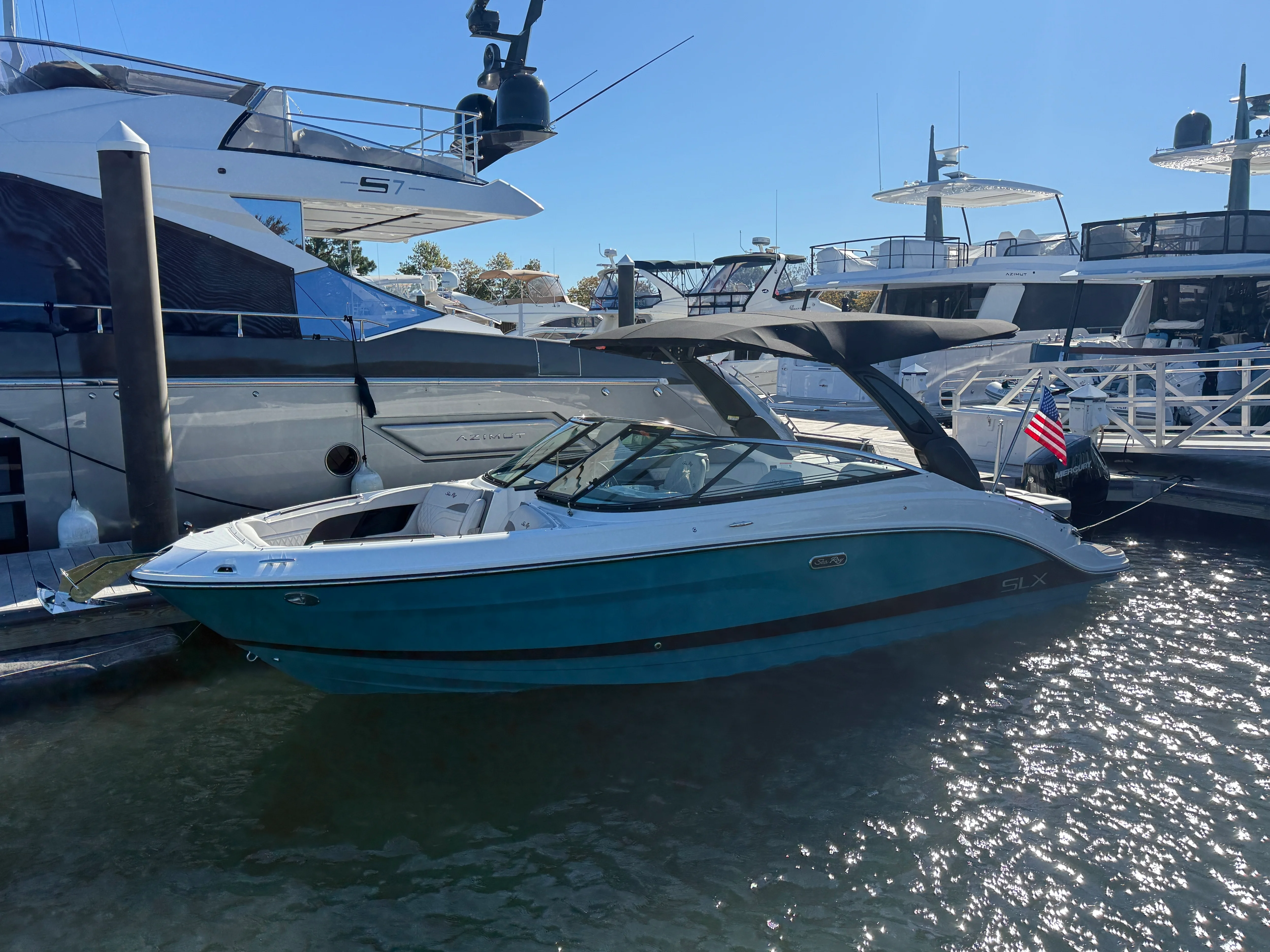 2026 Sea Ray SLX 260 Outboard Image Thumbnail #7