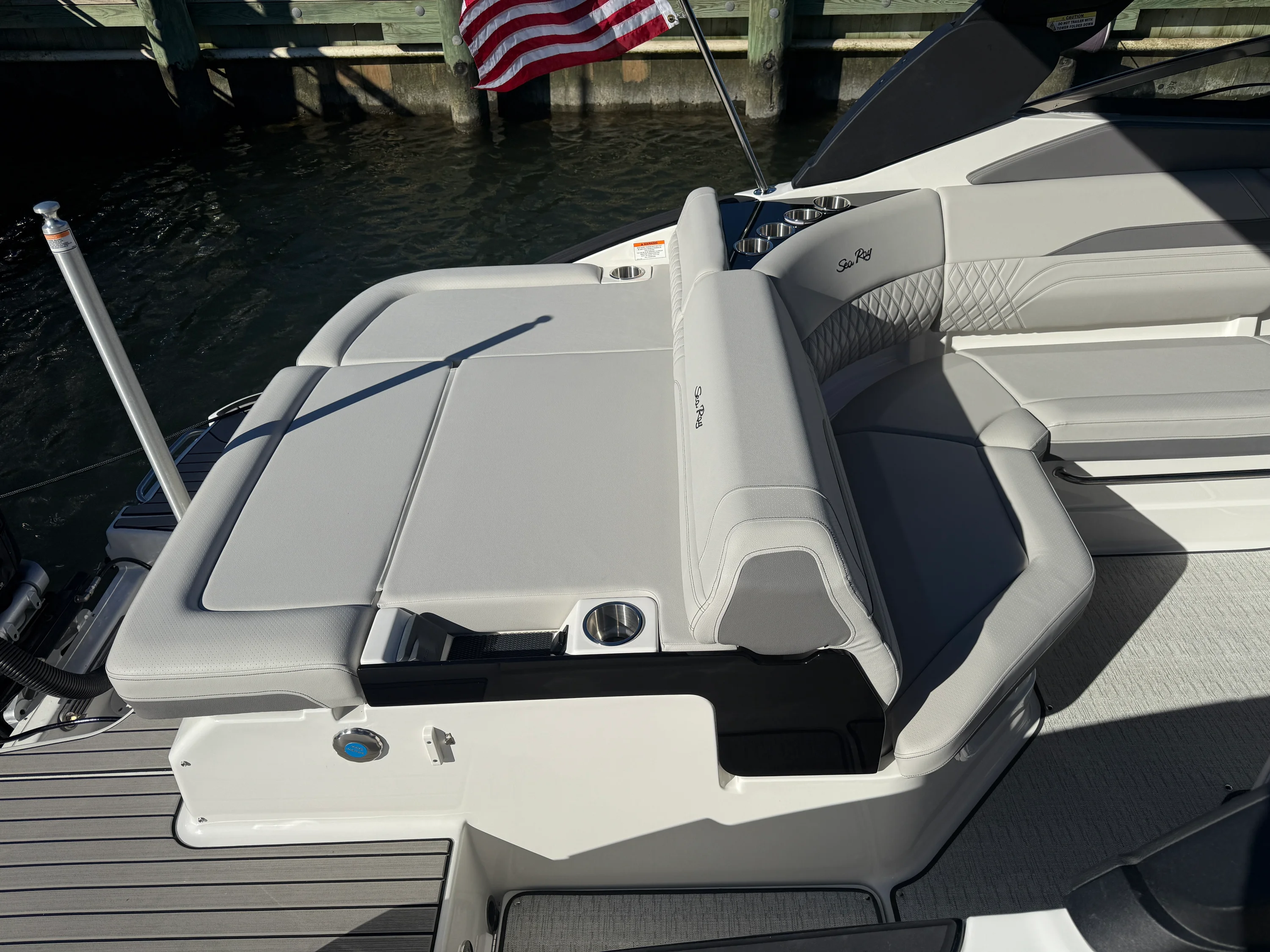 2026 Sea Ray SLX 260 Outboard Image Thumbnail #10