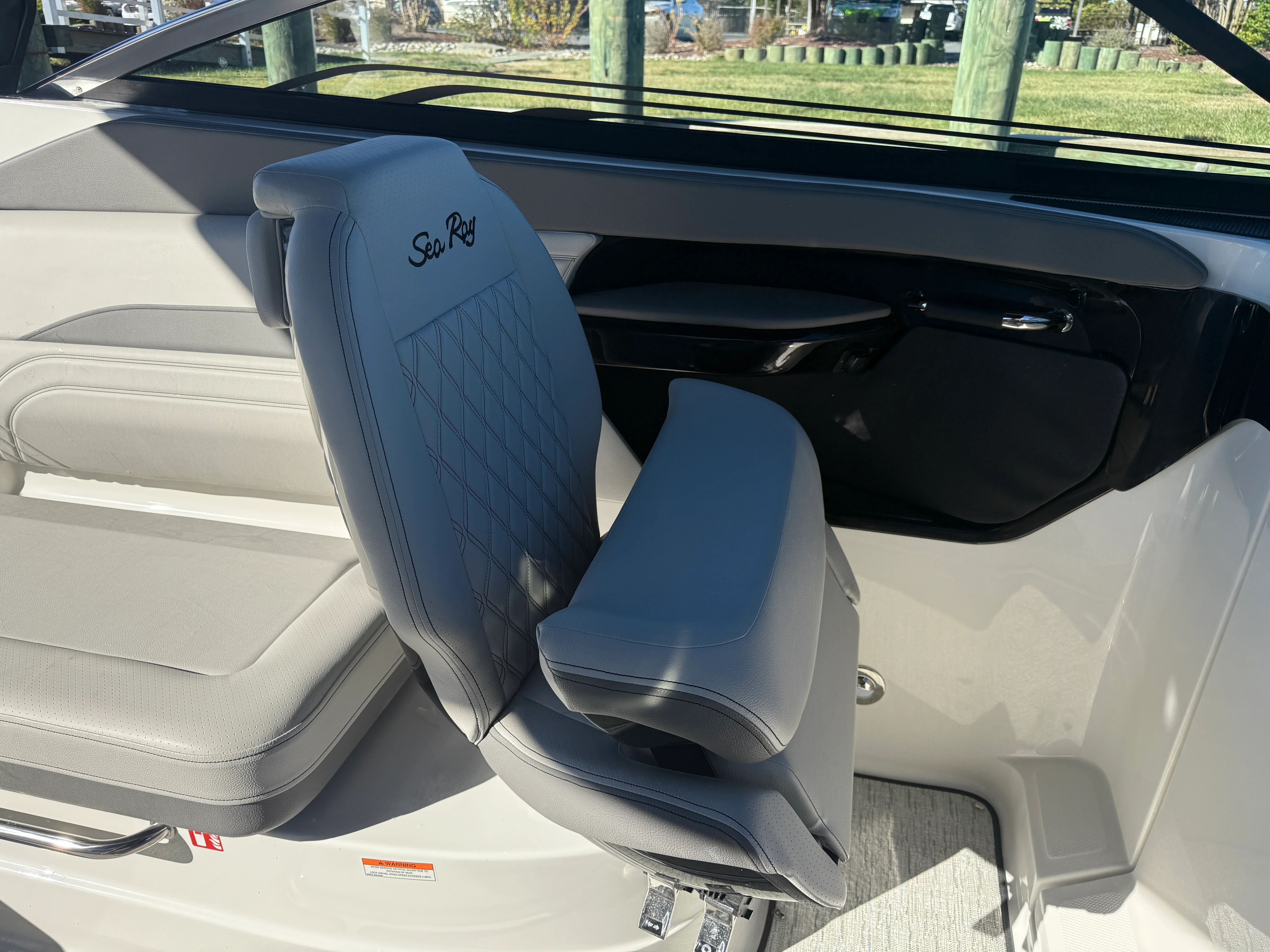 2026 Sea Ray SLX 260 Outboard Image Thumbnail #23