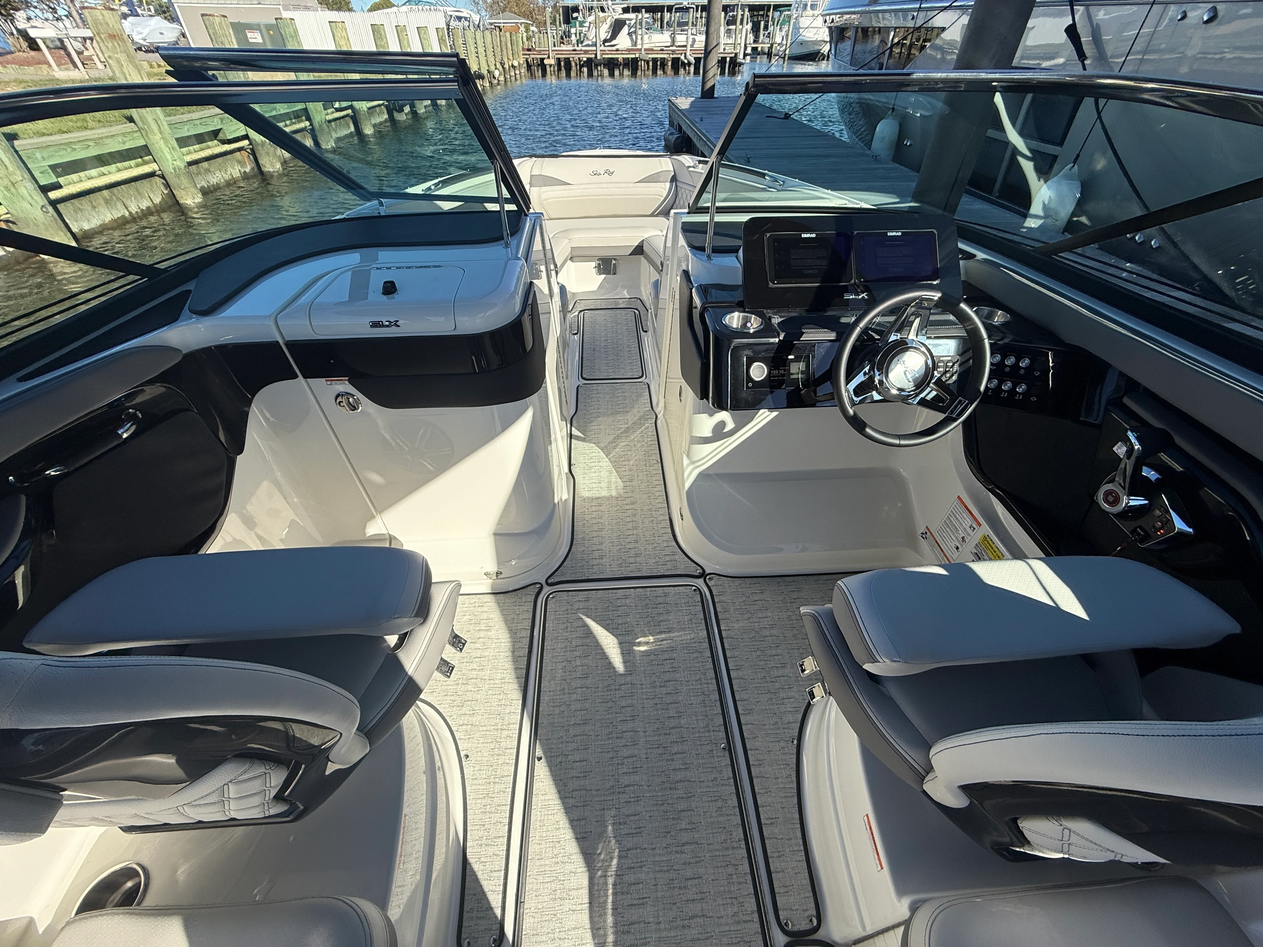 2026 Sea Ray SLX 260 Outboard Image Thumbnail #15