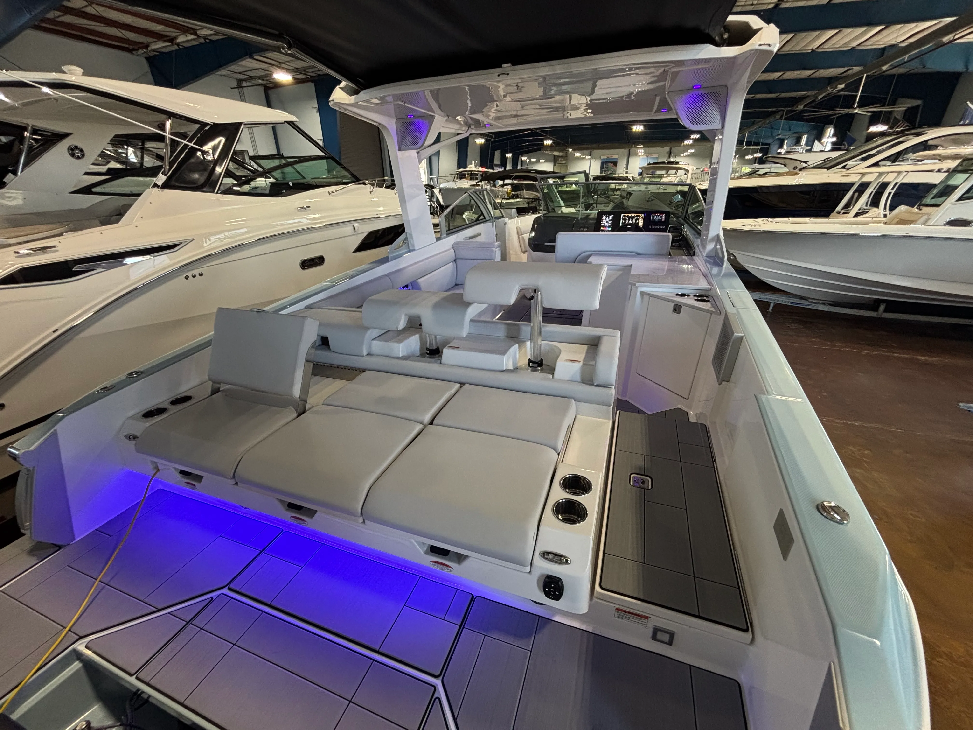 2024 Aviara AV32 Outboard Image Thumbnail #6