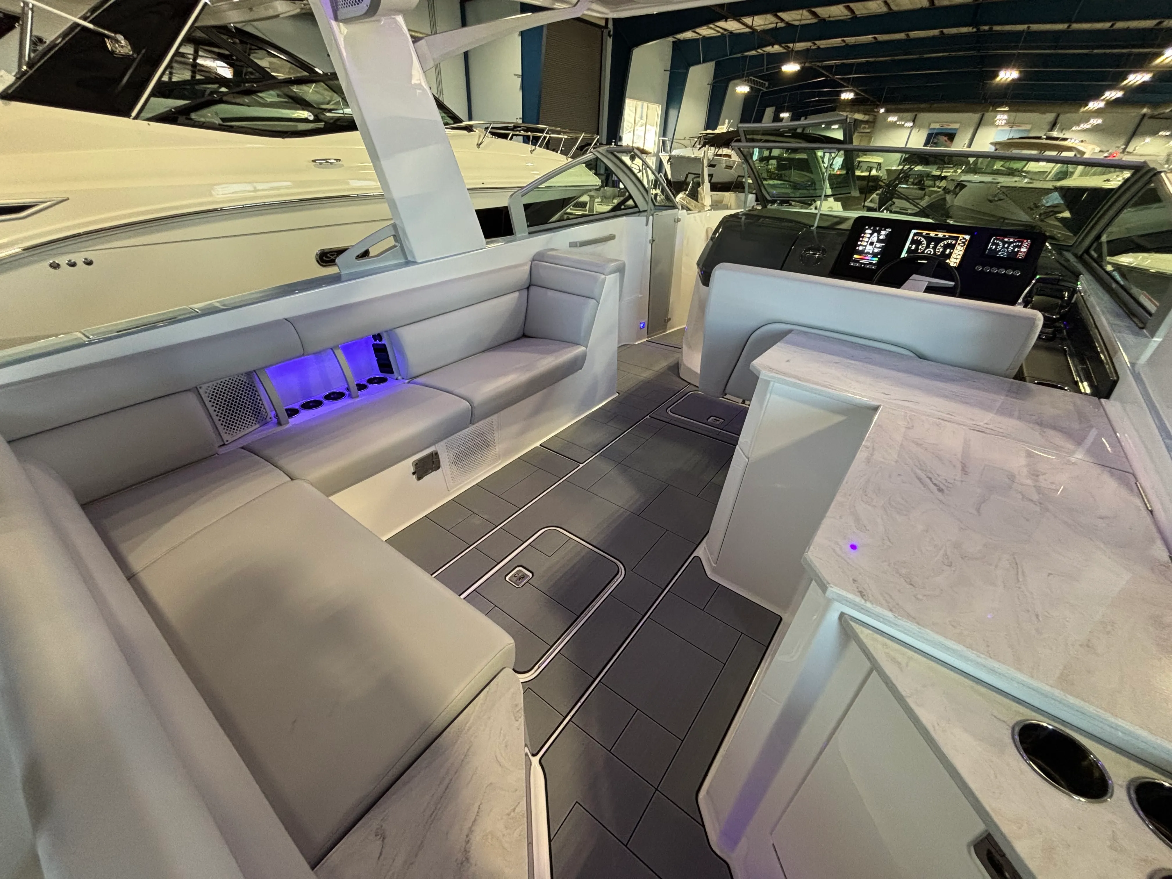 2024 Aviara AV32 Outboard Image Thumbnail #9