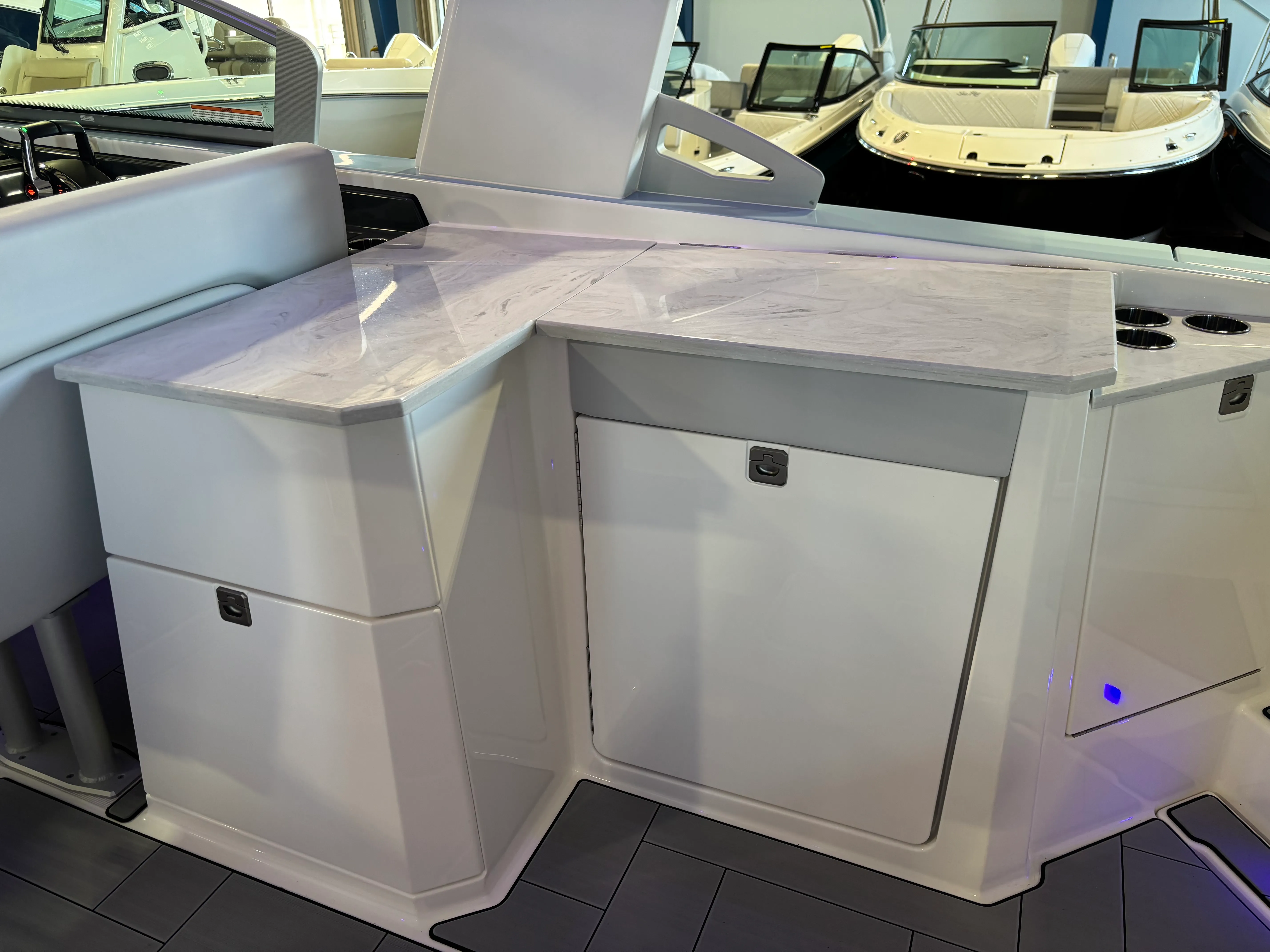 2024 Aviara AV32 Outboard Image Thumbnail #10