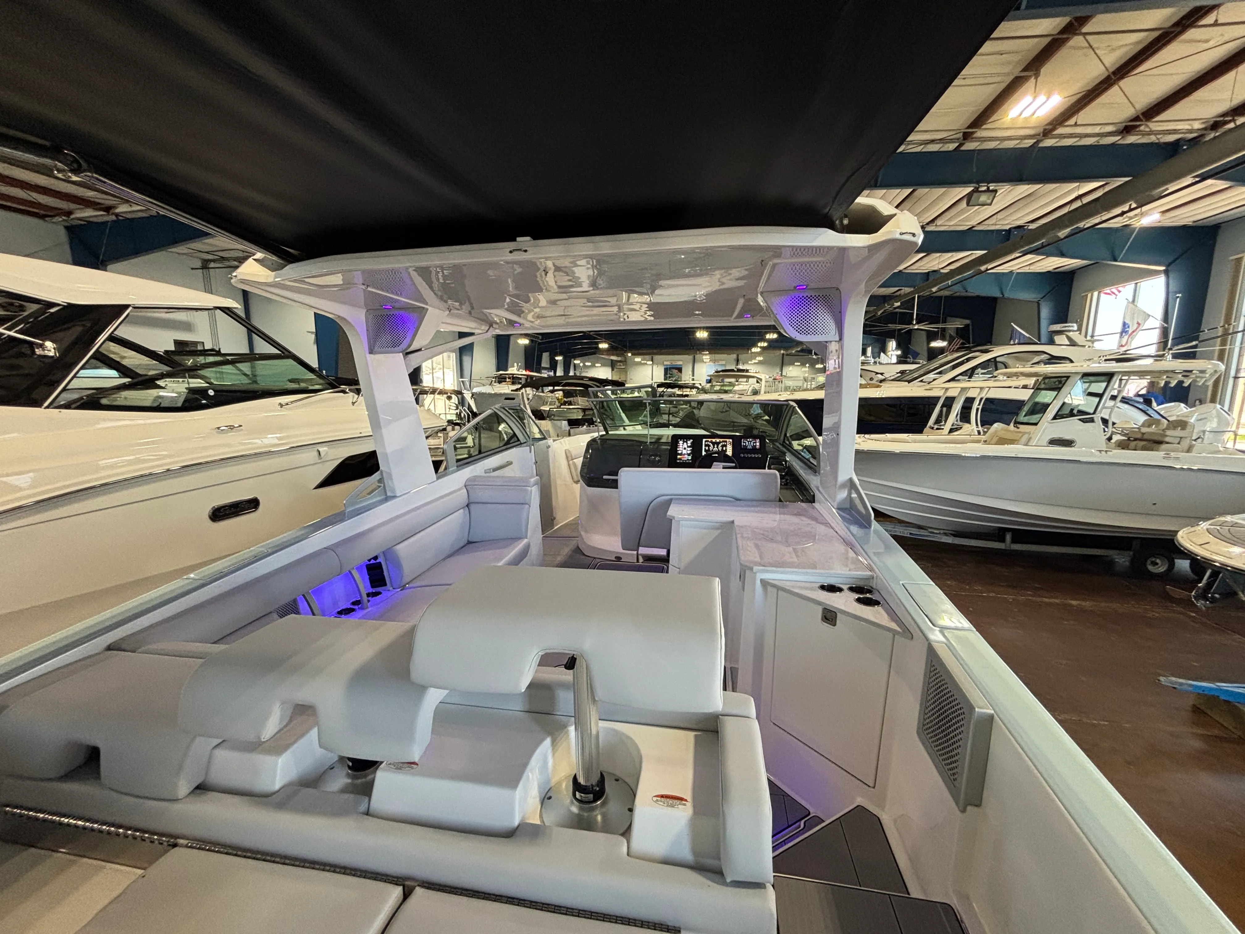 2024 Aviara AV32 Outboard Image Thumbnail #5