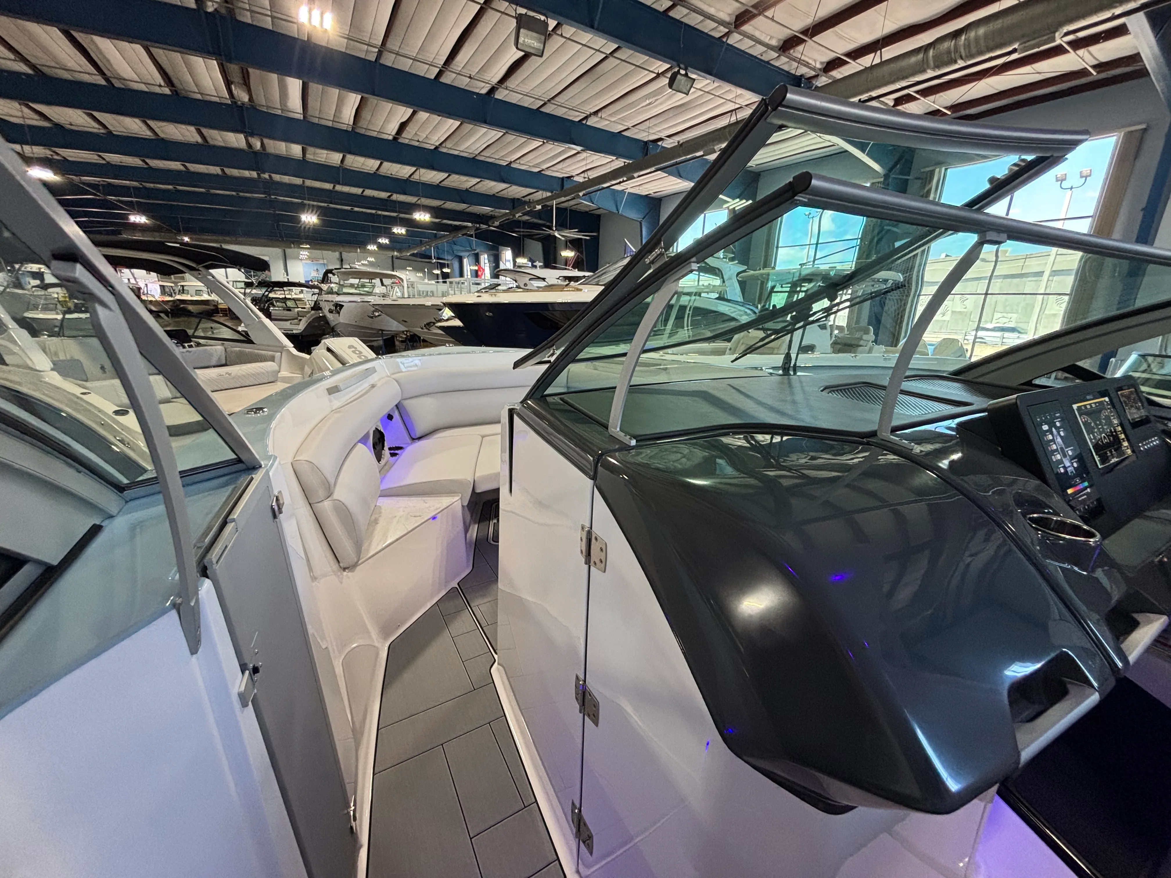 2024 Aviara AV32 Outboard Image Thumbnail #17