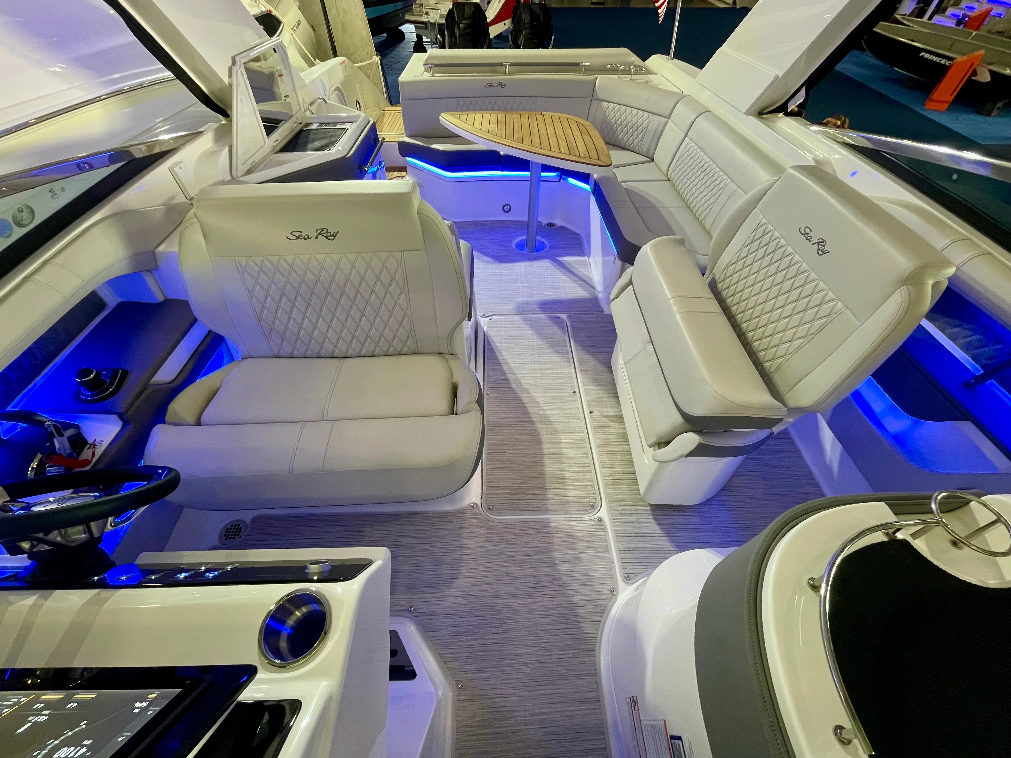 2026 Sea Ray SLX 310 Outboard Image Thumbnail #13