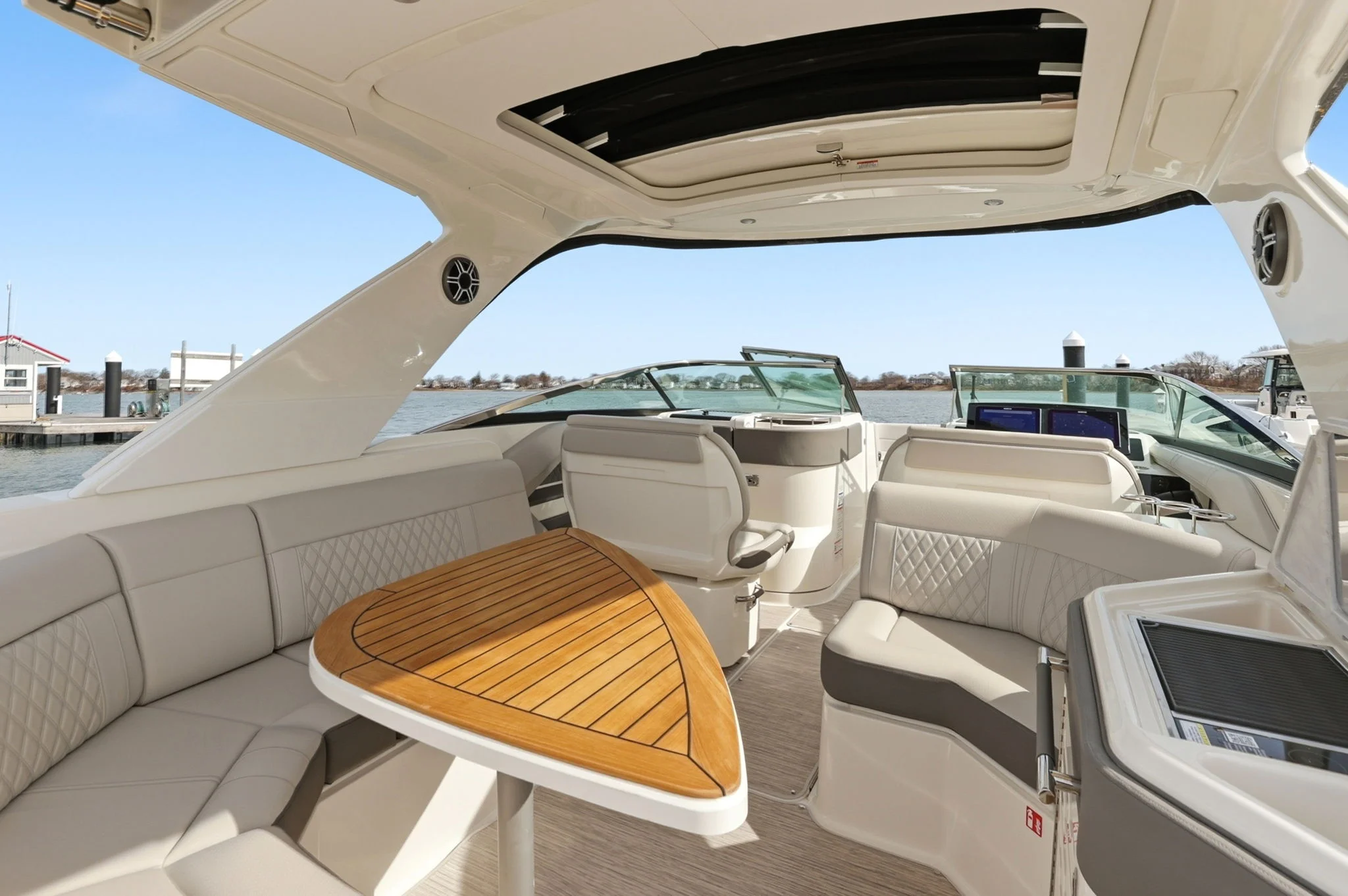 2026 Sea Ray SLX 310 Outboard Image Thumbnail #11