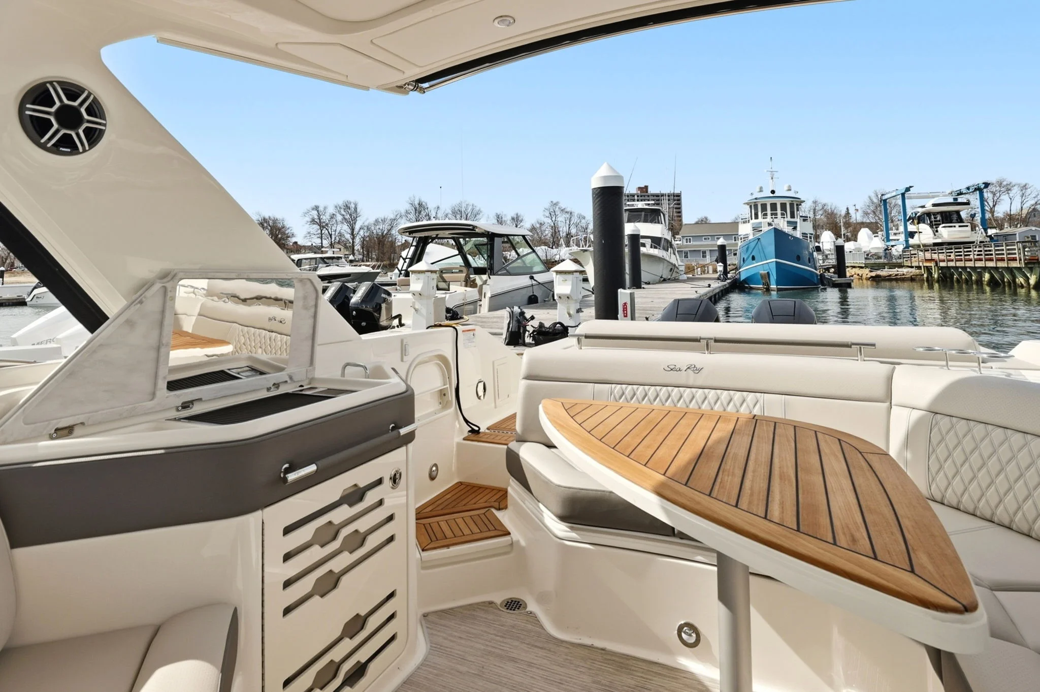 2026 Sea Ray SLX 310 Outboard Image Thumbnail #12