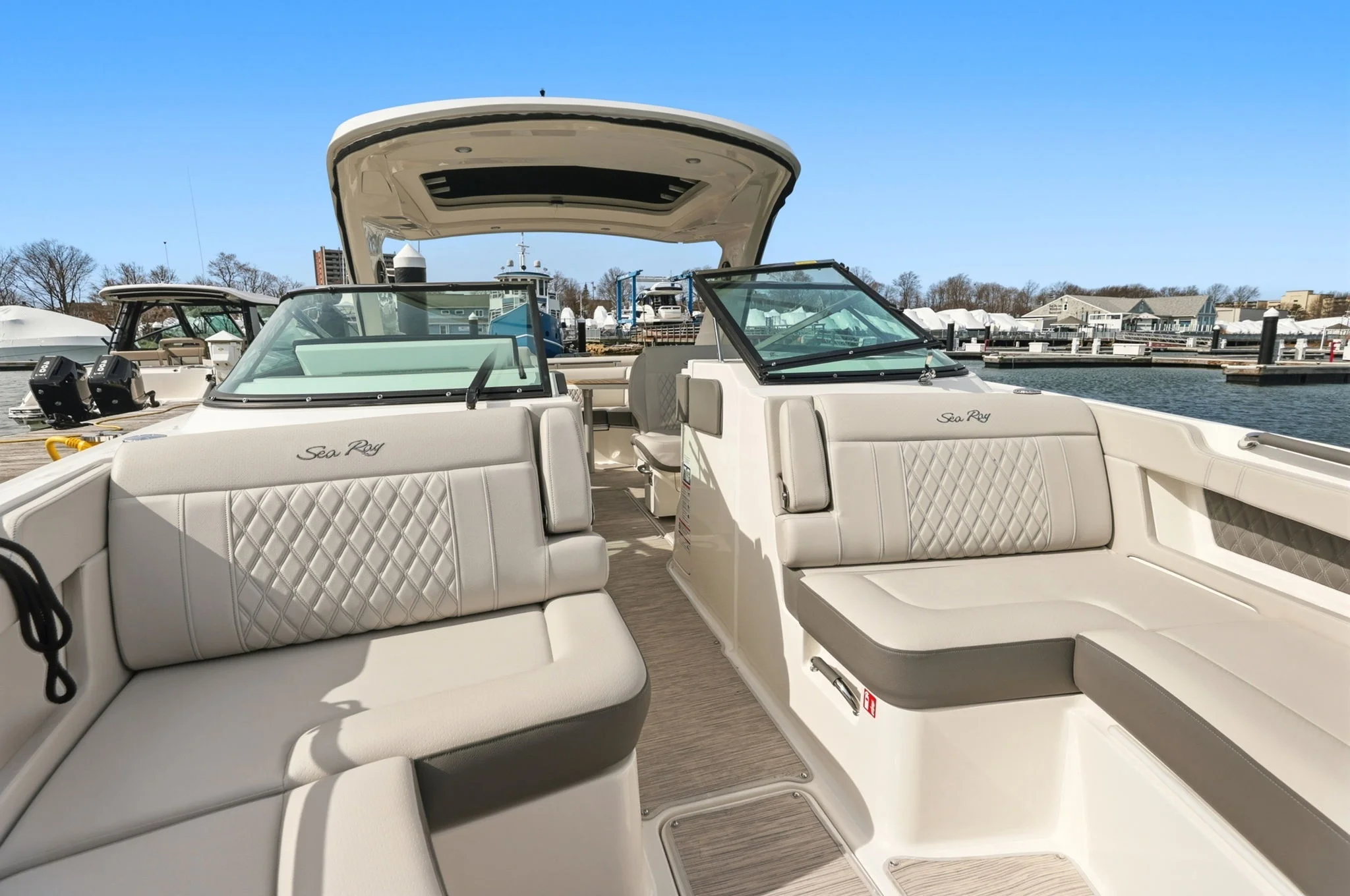 2026 Sea Ray SLX 310 Outboard Image Thumbnail #24