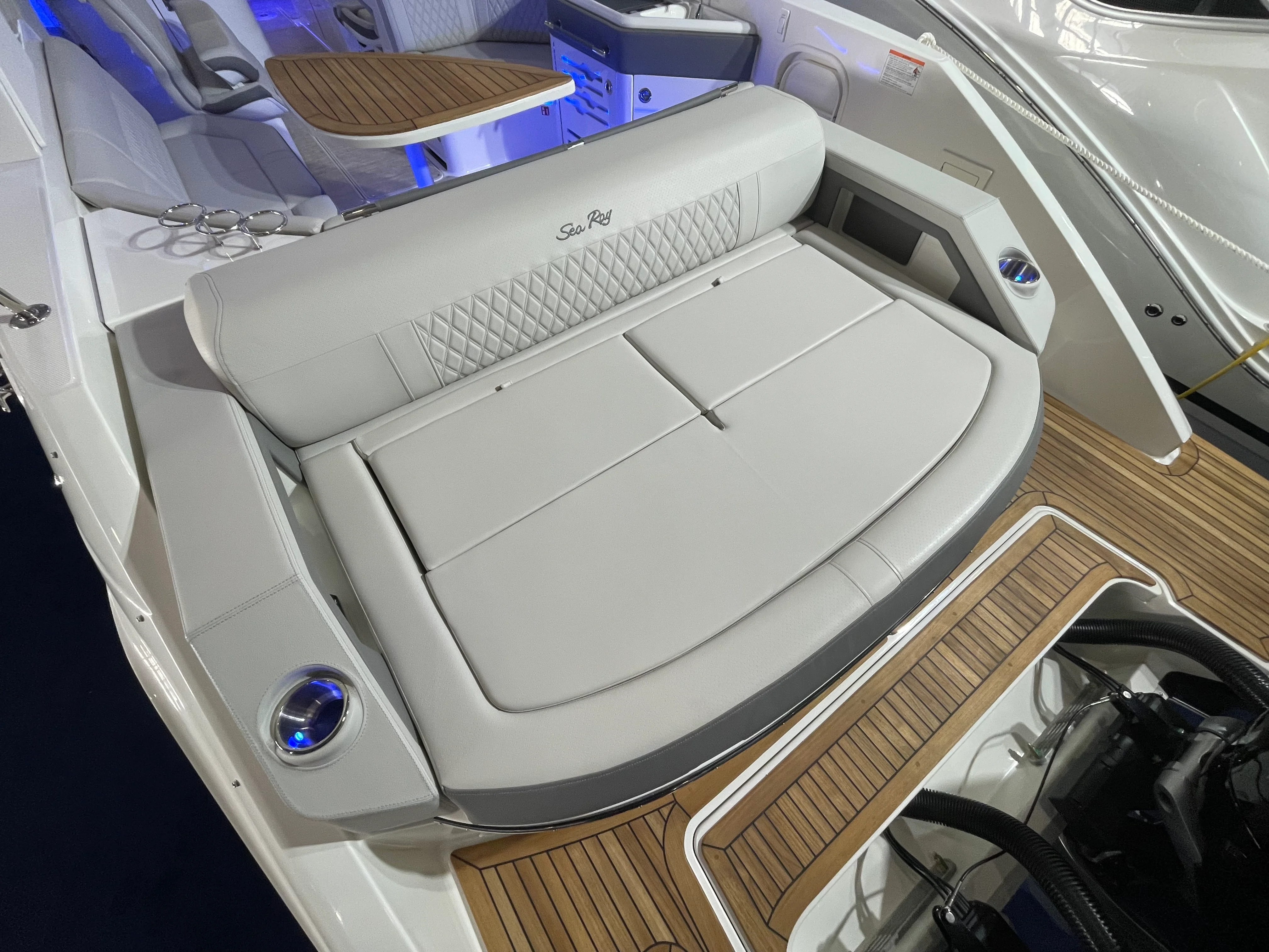 2026 Sea Ray SLX 310 Outboard Image Thumbnail #2